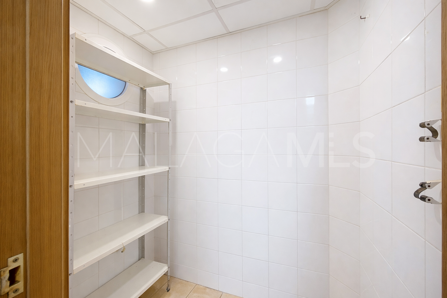 Buy villa with 5 bedrooms in El Padron