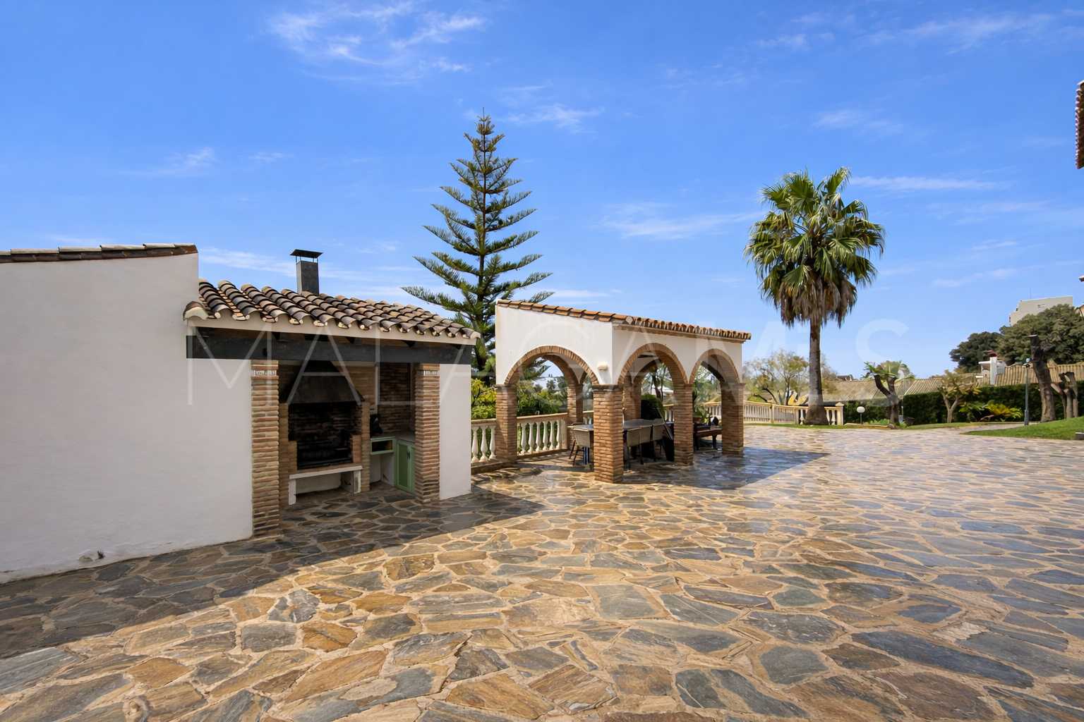 Buy villa with 5 bedrooms in El Padron