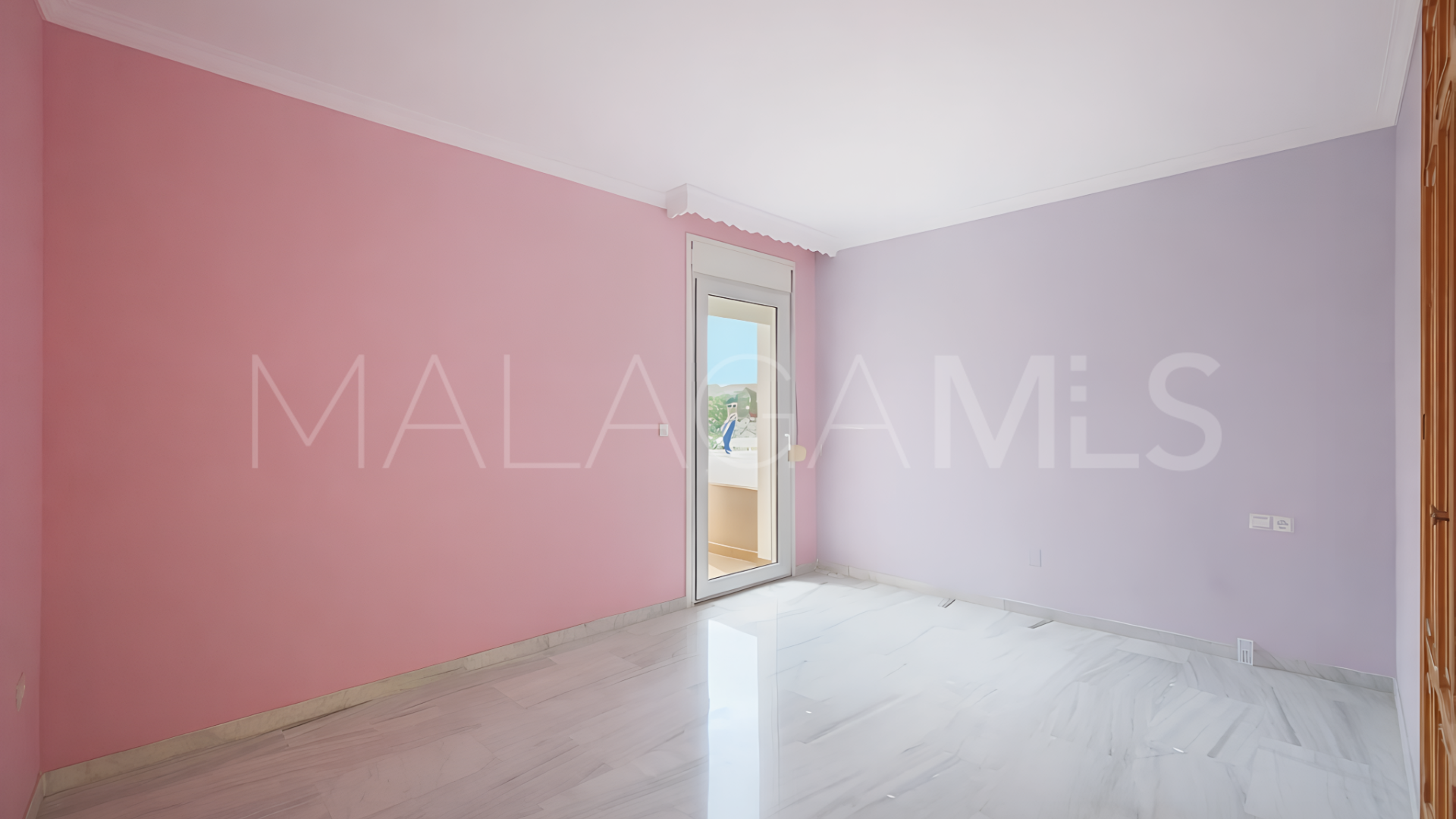 Buy villa with 5 bedrooms in El Padron