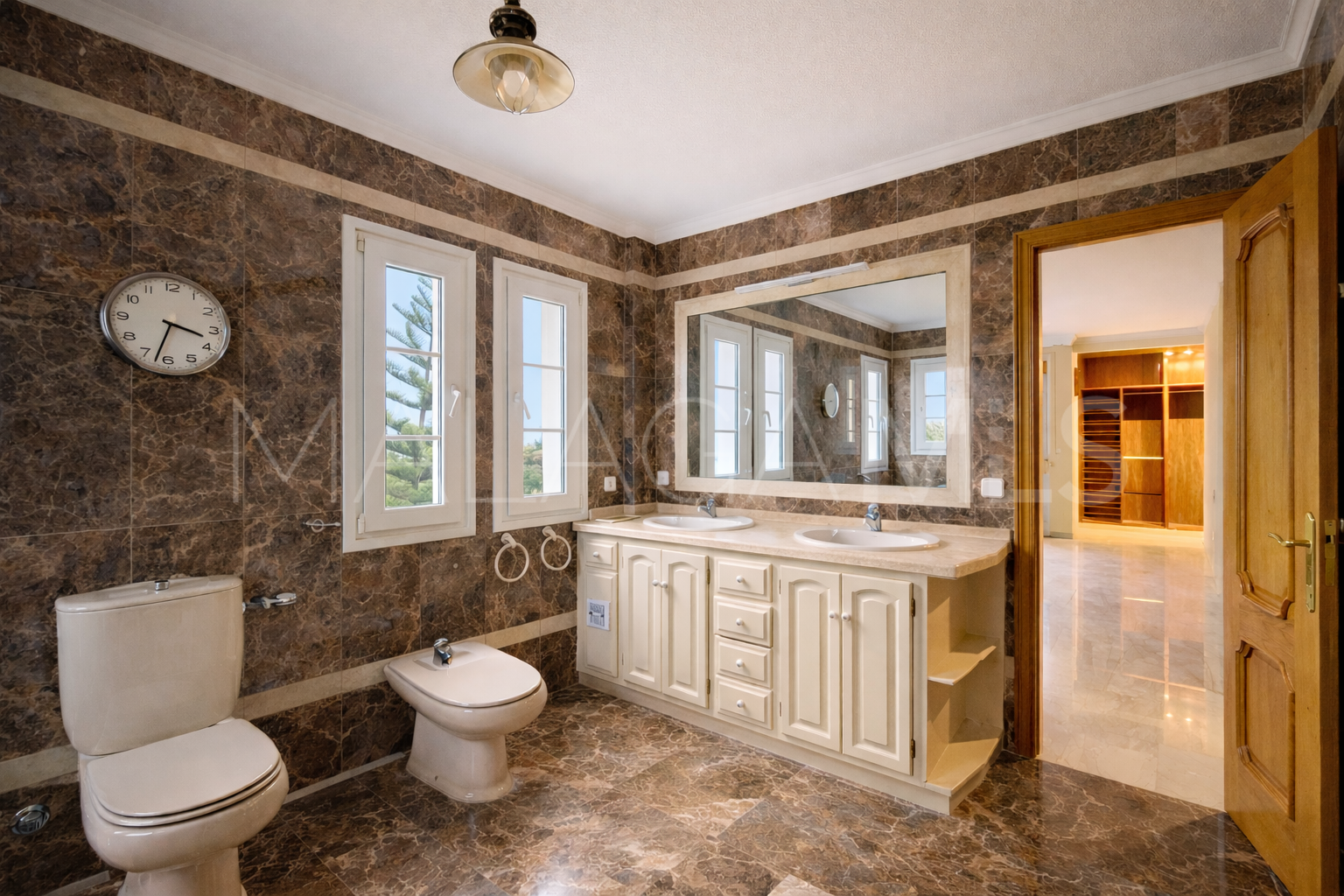 Buy villa with 5 bedrooms in El Padron