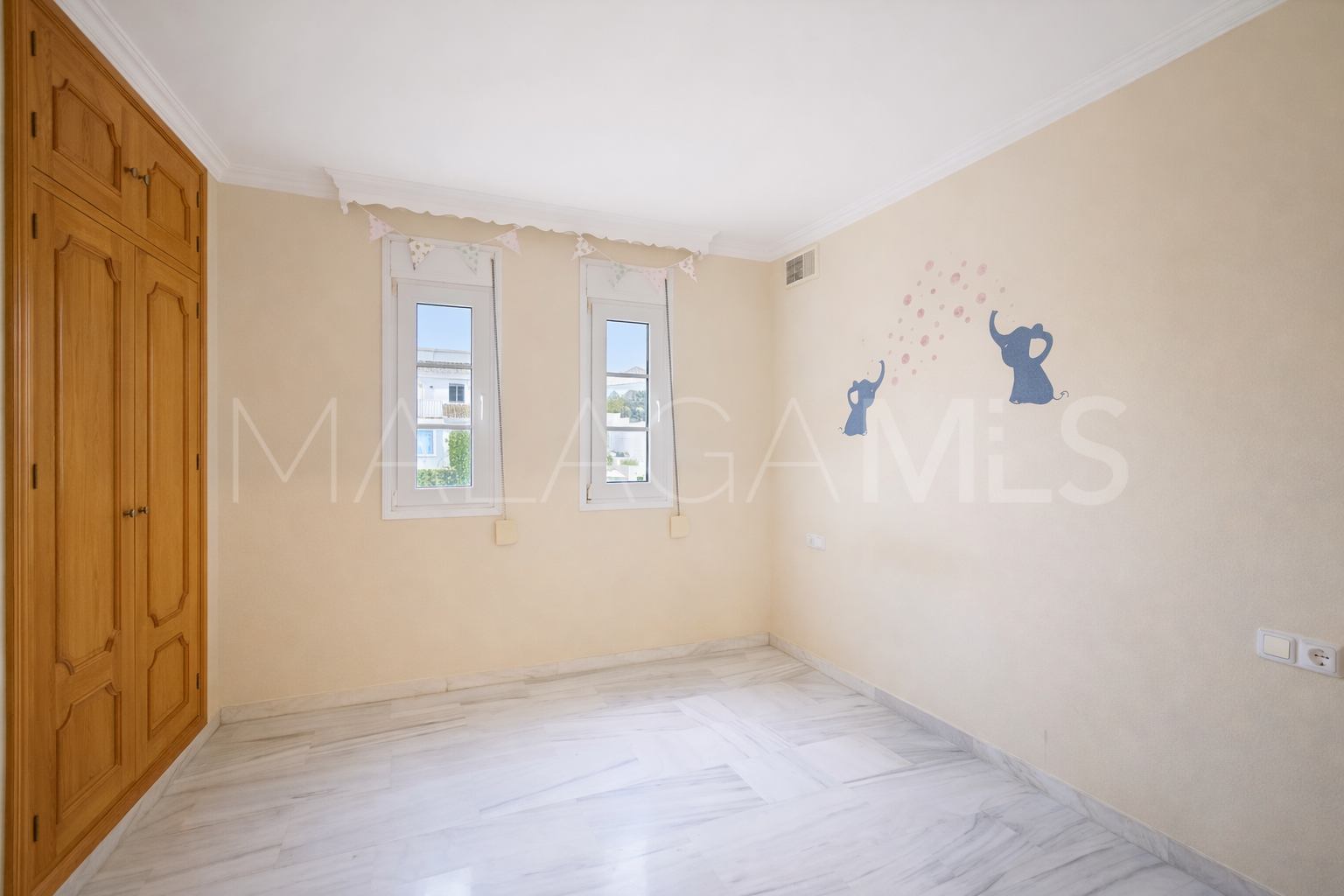 Buy villa with 5 bedrooms in El Padron