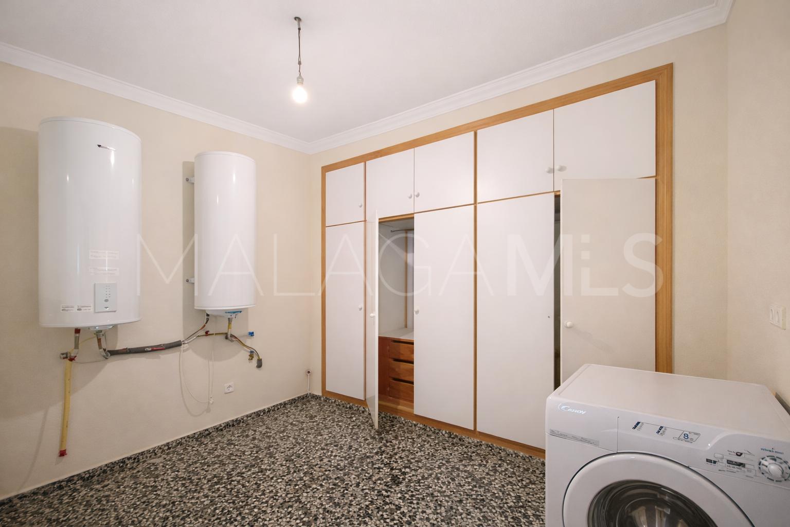 Buy villa with 5 bedrooms in El Padron