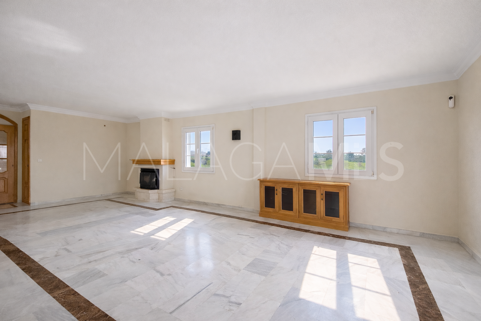 Buy villa with 5 bedrooms in El Padron