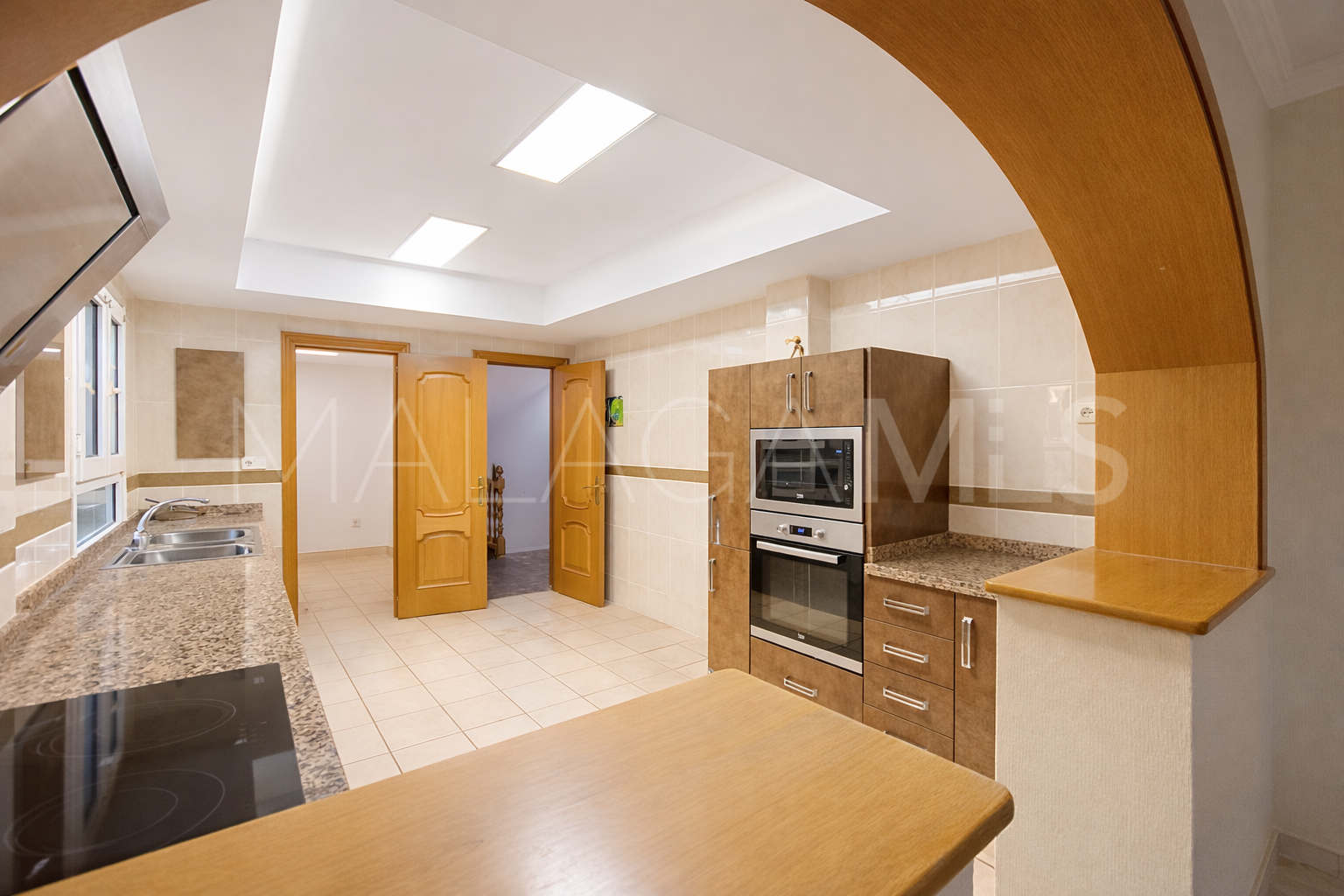 Buy villa with 5 bedrooms in El Padron