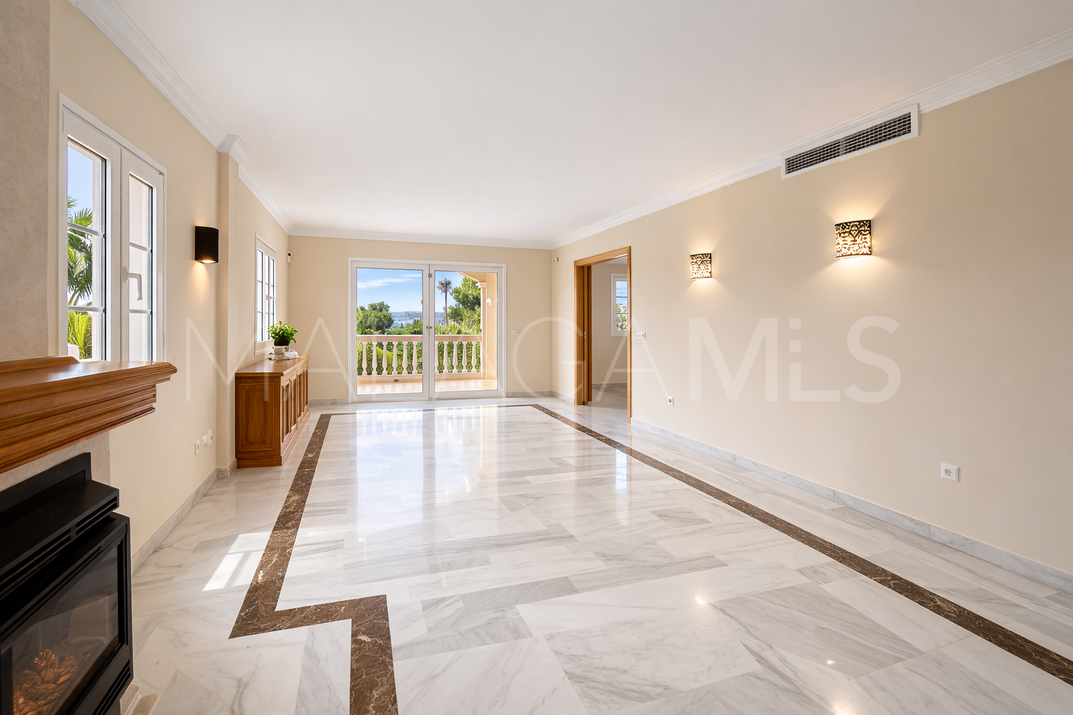 Buy villa with 5 bedrooms in El Padron