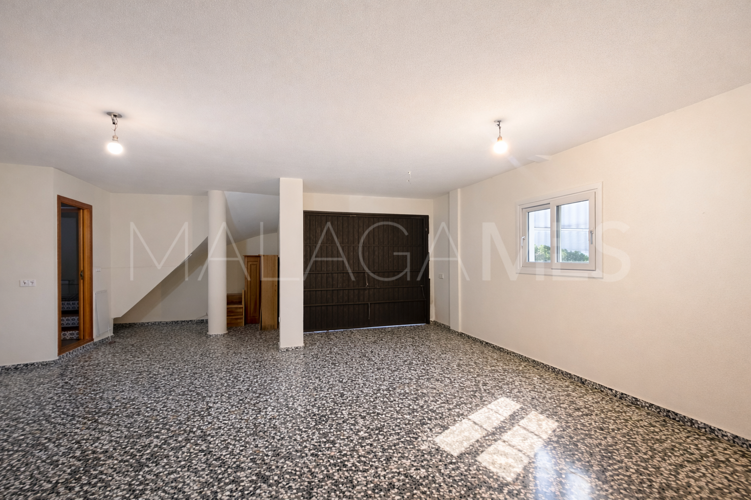 Buy villa with 5 bedrooms in El Padron