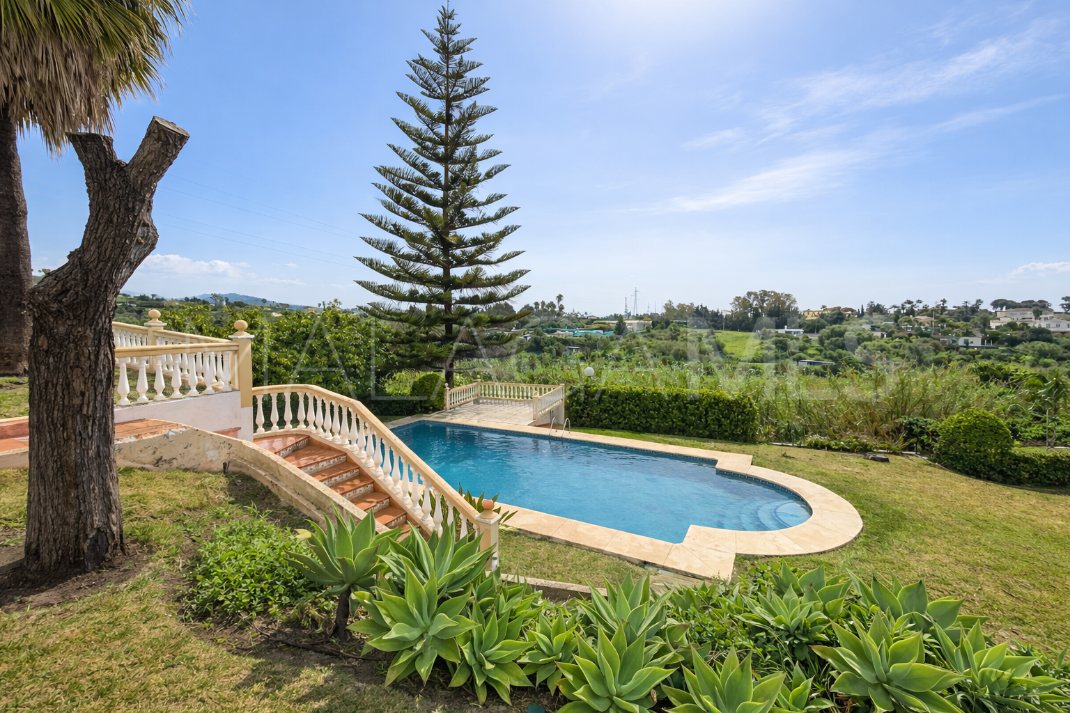 Buy villa with 5 bedrooms in El Padron