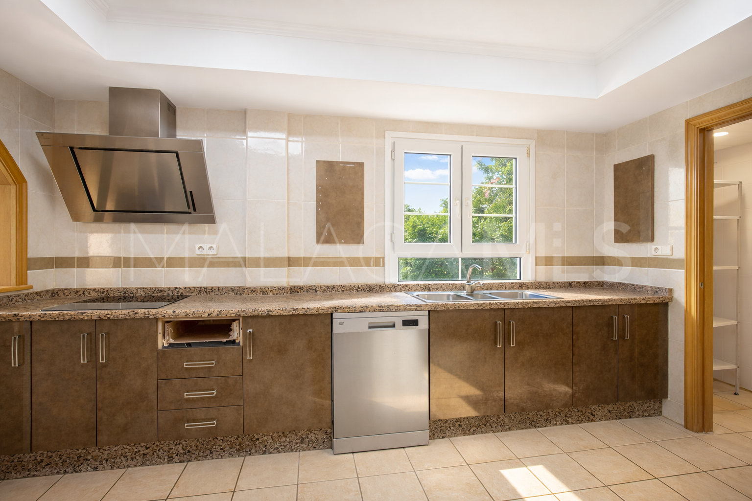 Buy villa with 5 bedrooms in El Padron