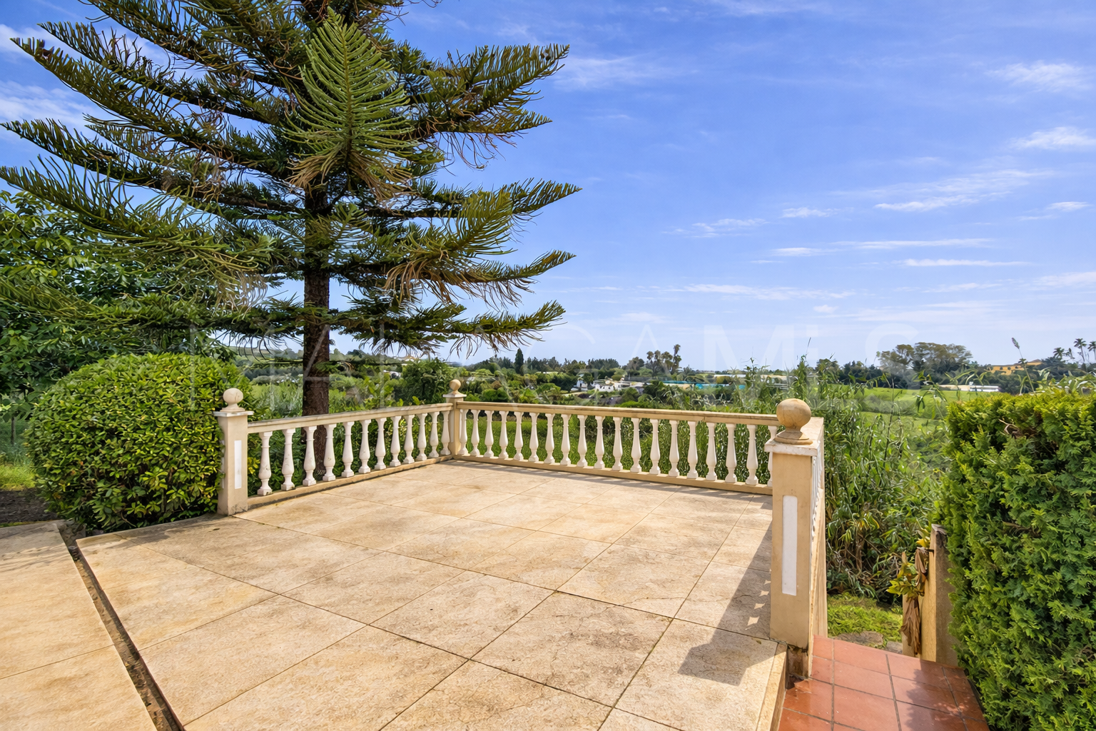 Buy villa with 5 bedrooms in El Padron