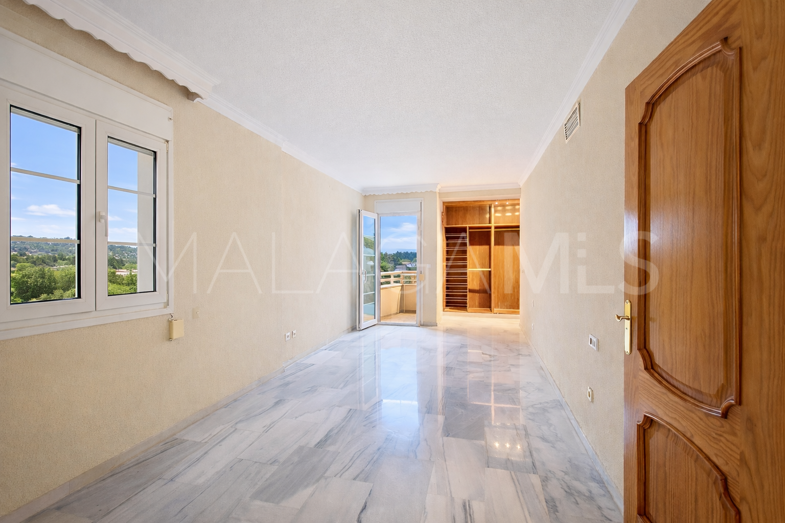 Buy villa with 5 bedrooms in El Padron