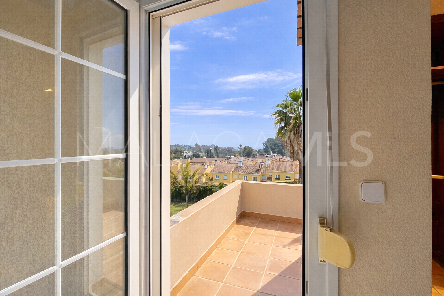 Buy villa with 5 bedrooms in El Padron