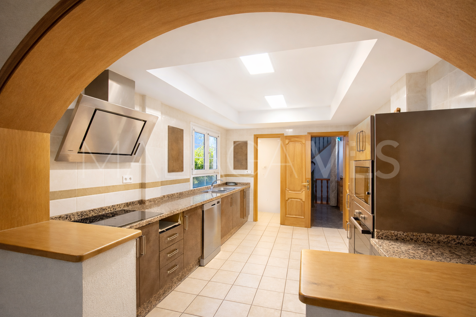 Buy villa with 5 bedrooms in El Padron