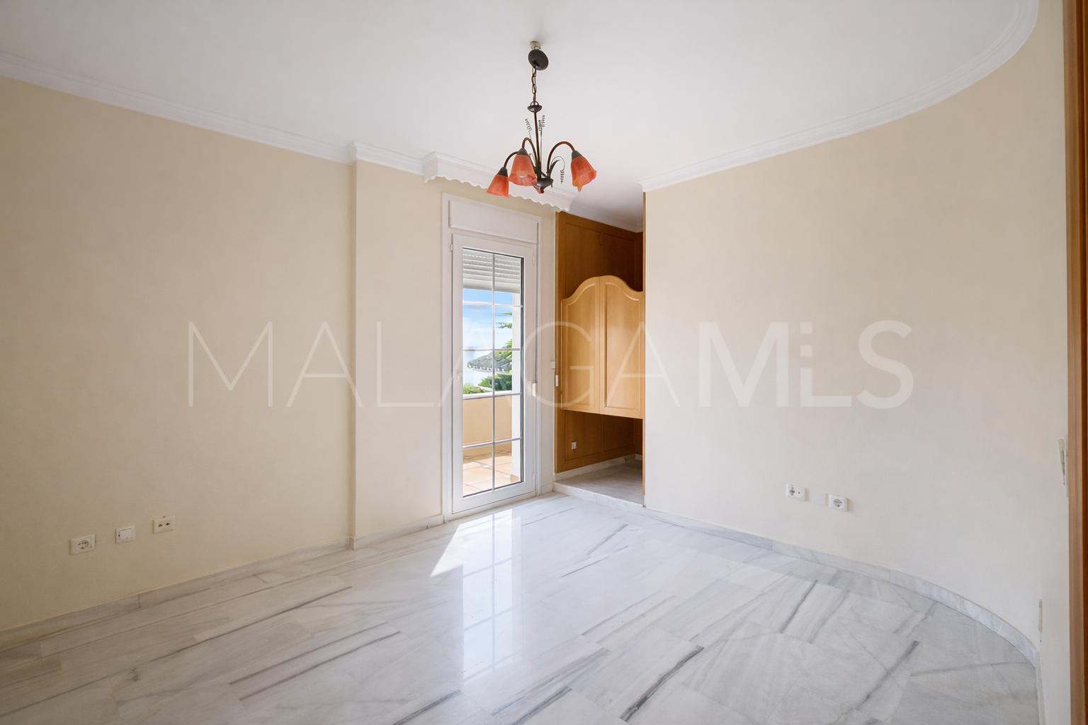 Buy villa with 5 bedrooms in El Padron