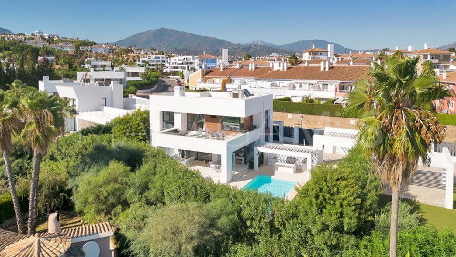 For sale villa with 6 bedrooms in El Paraiso