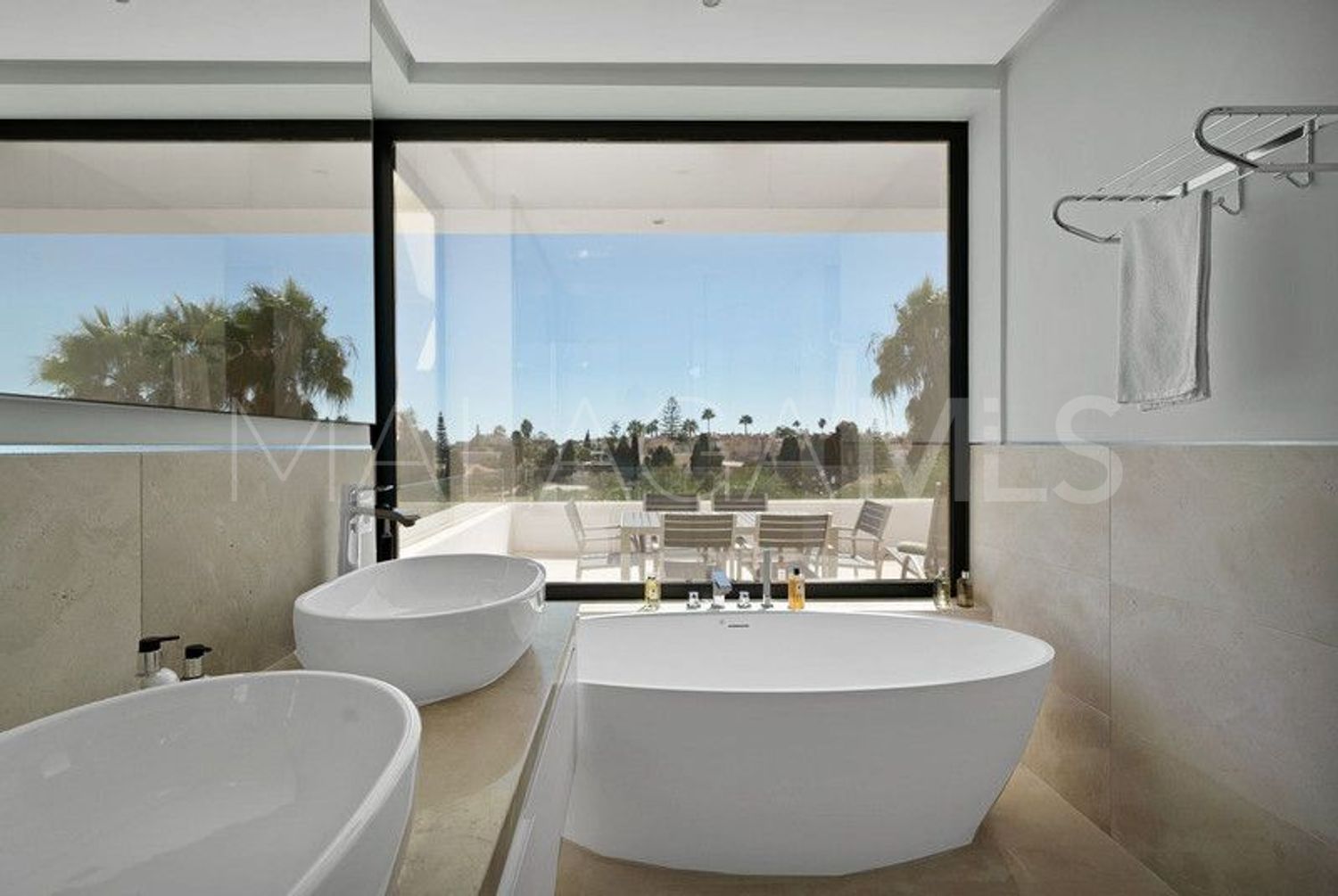 For sale villa with 6 bedrooms in El Paraiso