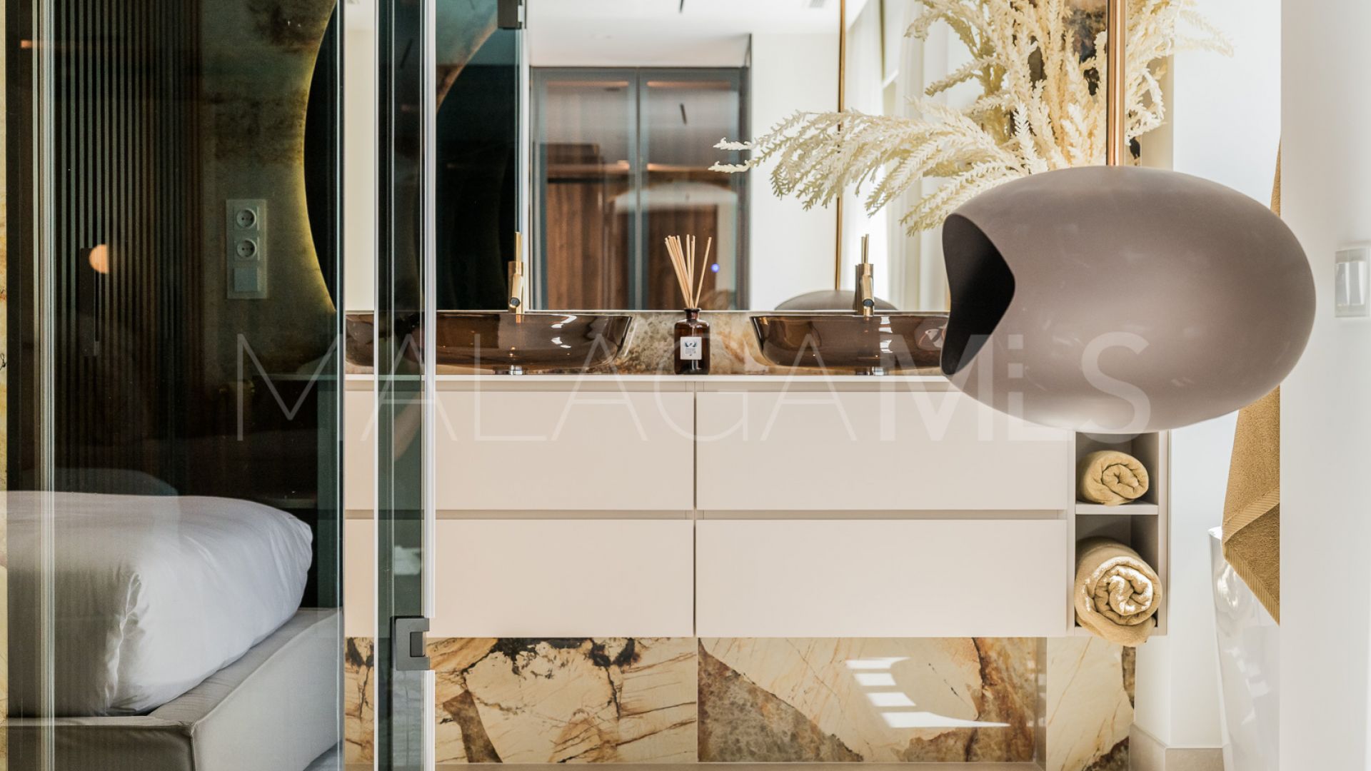 Buy apartamento with 3 bedrooms in Los Monteros Palm Beach