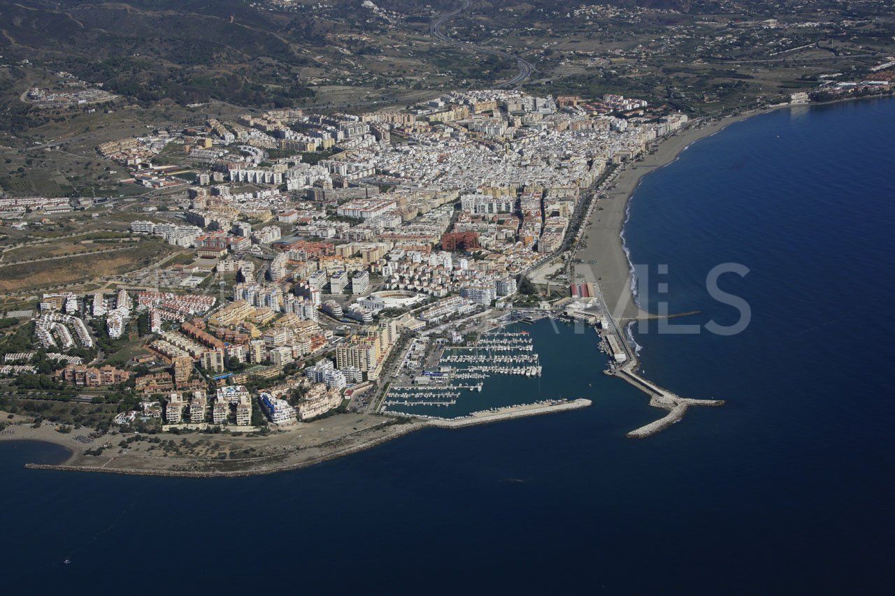 For sale Estepona Puerto commercial premises