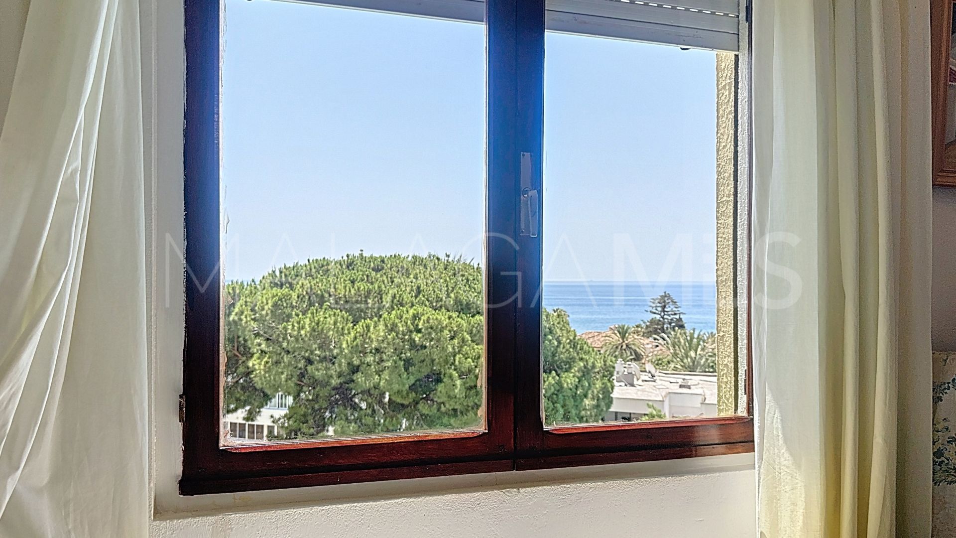 Lägenhet for sale in Estepona Puerto
