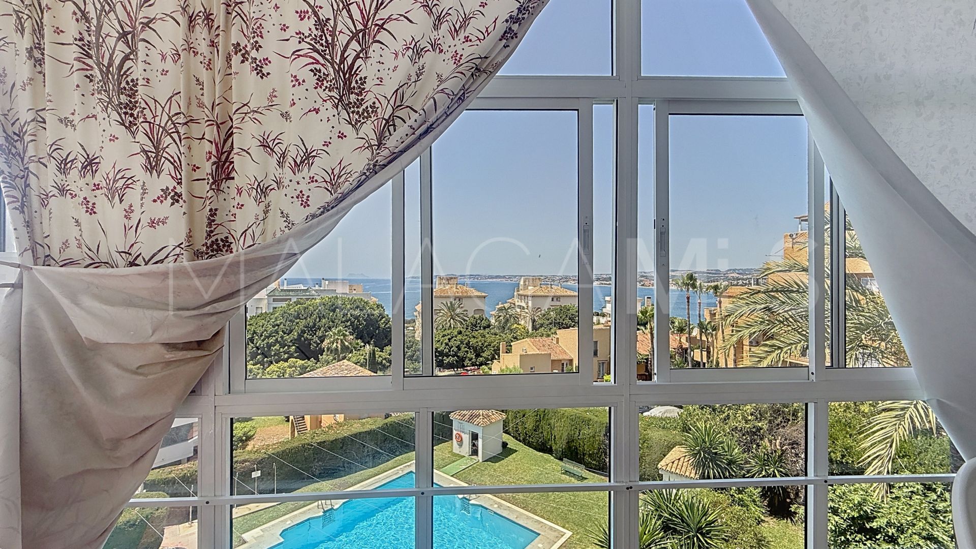 Lägenhet for sale in Estepona Puerto