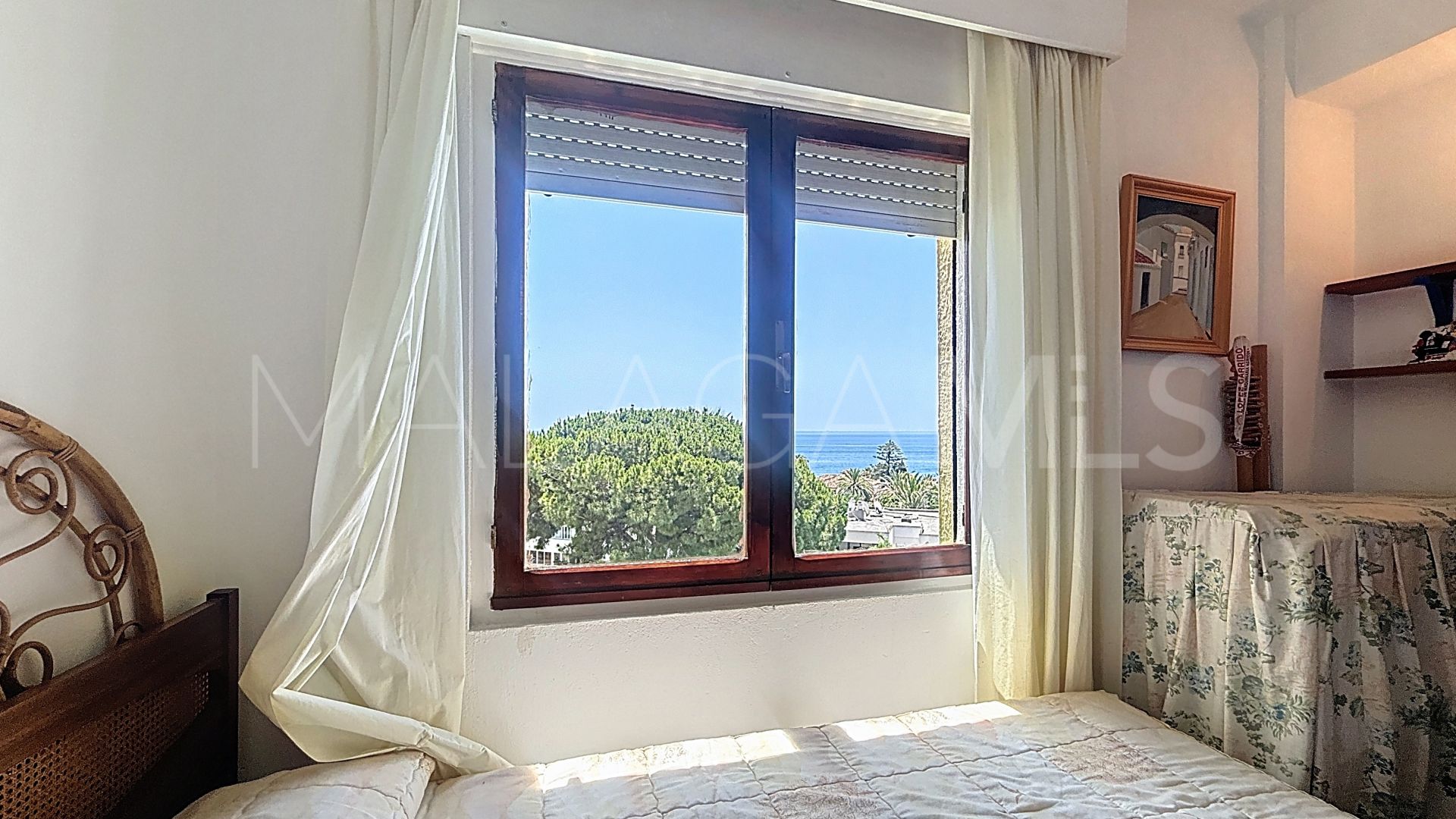 Lägenhet for sale in Estepona Puerto