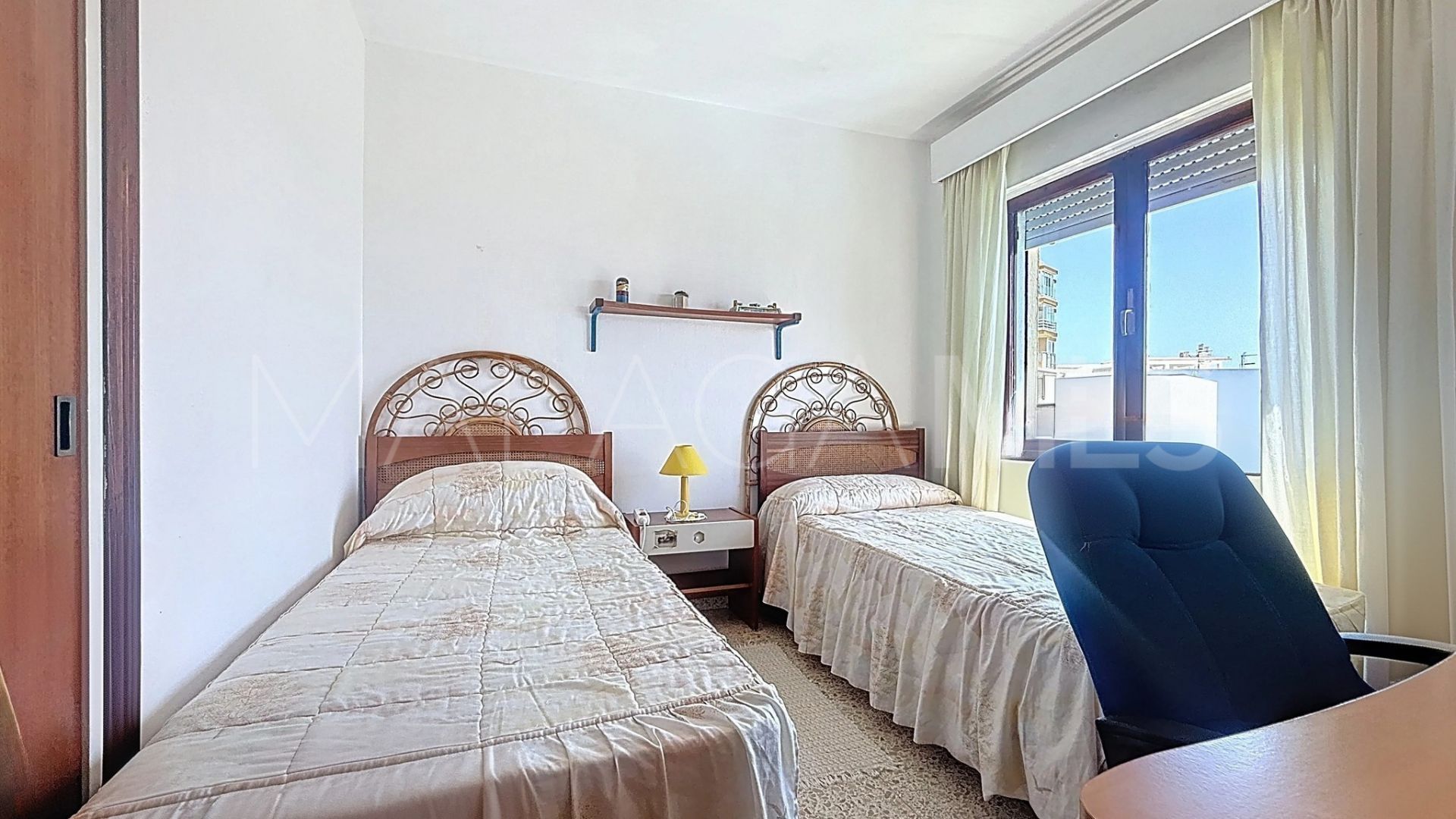 Lägenhet for sale in Estepona Puerto