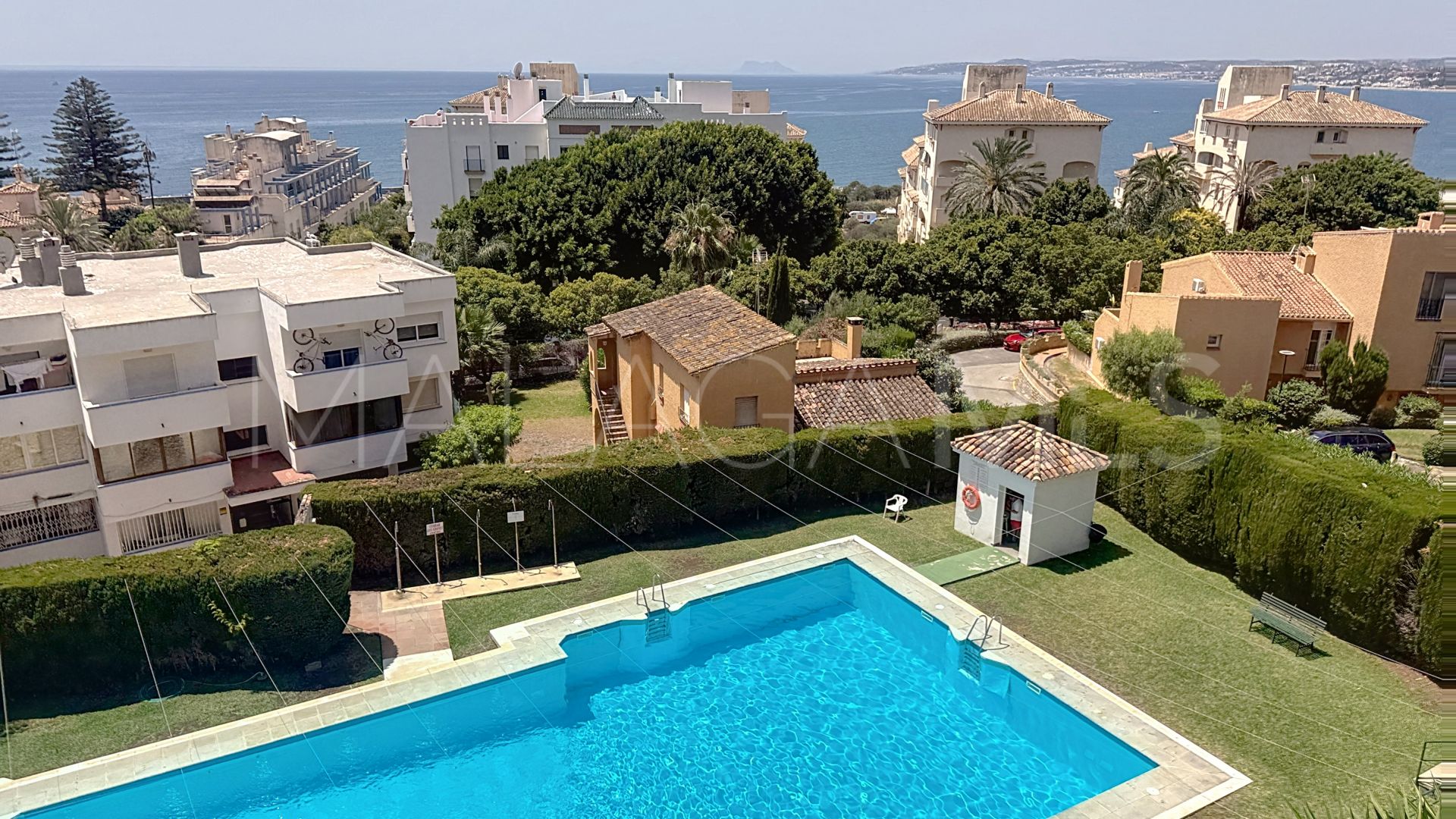 Lägenhet for sale in Estepona Puerto
