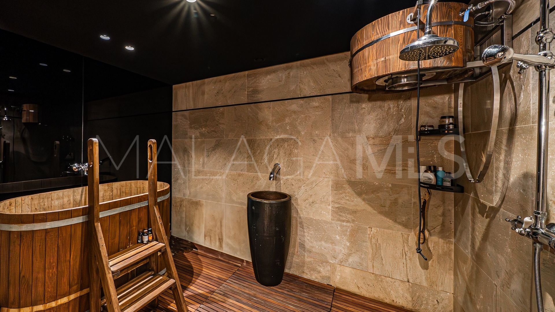Villa for sale in Guadalmina Baja de 10 bedrooms