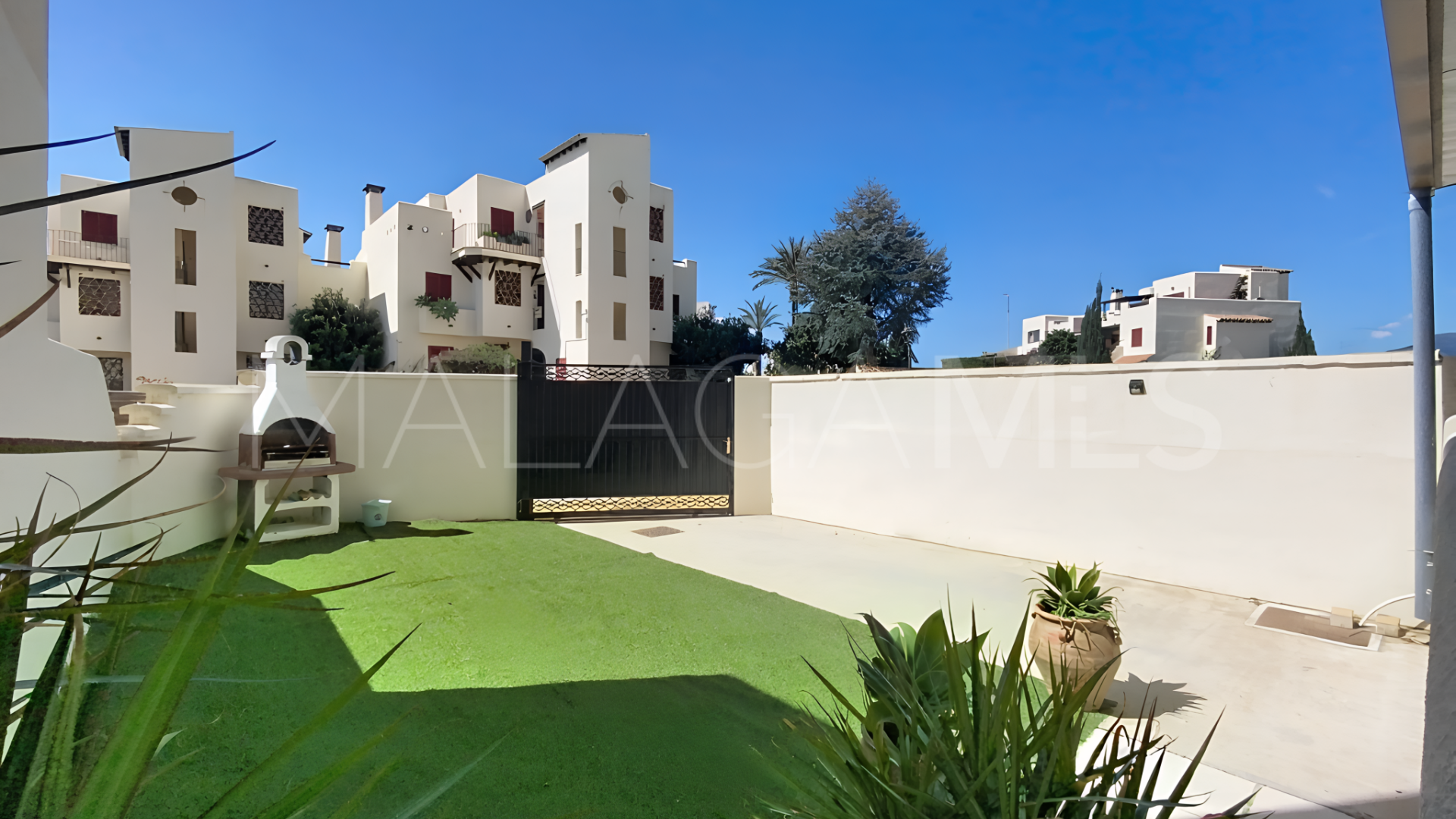 For sale ground floor apartment in Bahia de Casares