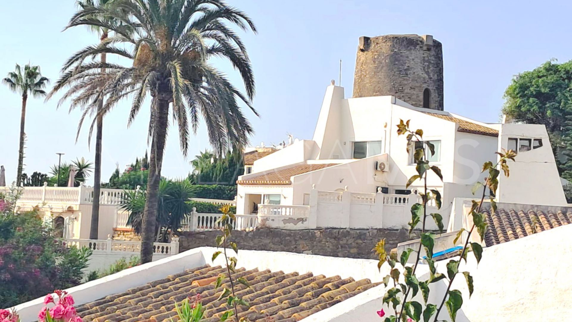 For sale town house with 5 bedrooms in Bahia Dorada