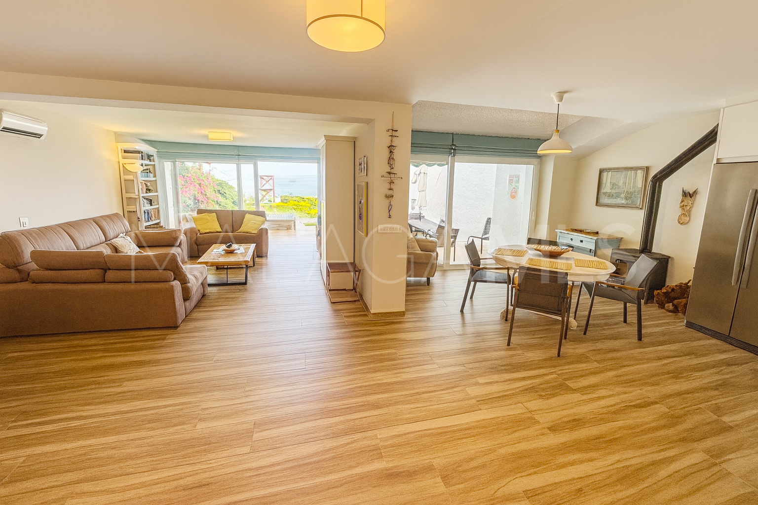 For sale town house with 5 bedrooms in Bahia Dorada
