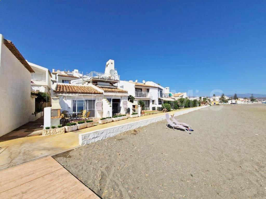 For sale town house with 5 bedrooms in Bahia Dorada