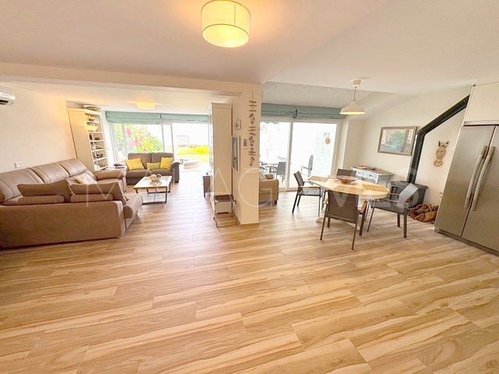 For sale town house with 5 bedrooms in Bahia Dorada