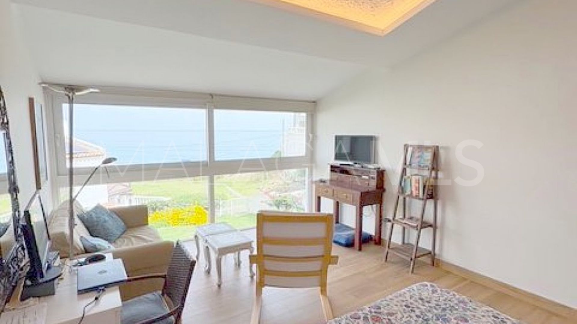 For sale town house with 5 bedrooms in Bahia Dorada