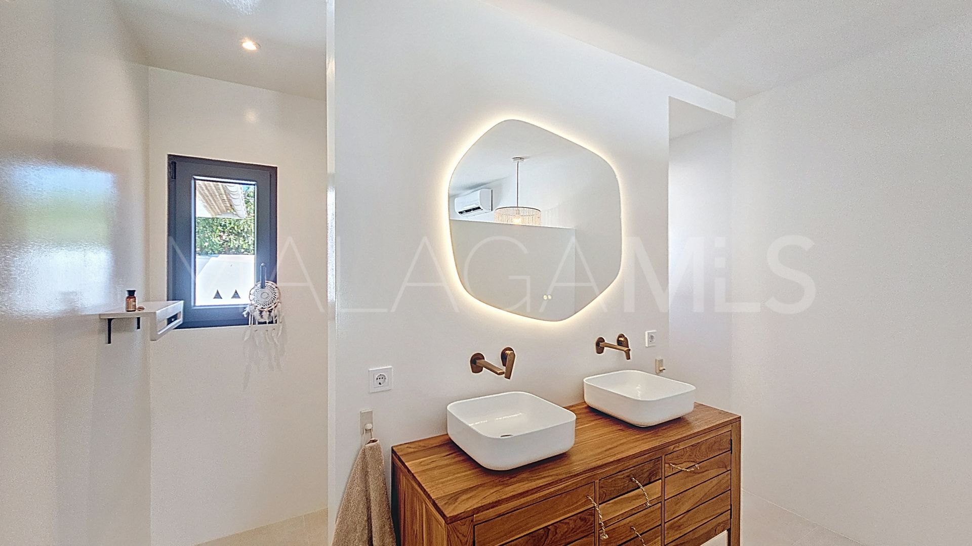 Buy villa in Don Pedro with 3 bedrooms