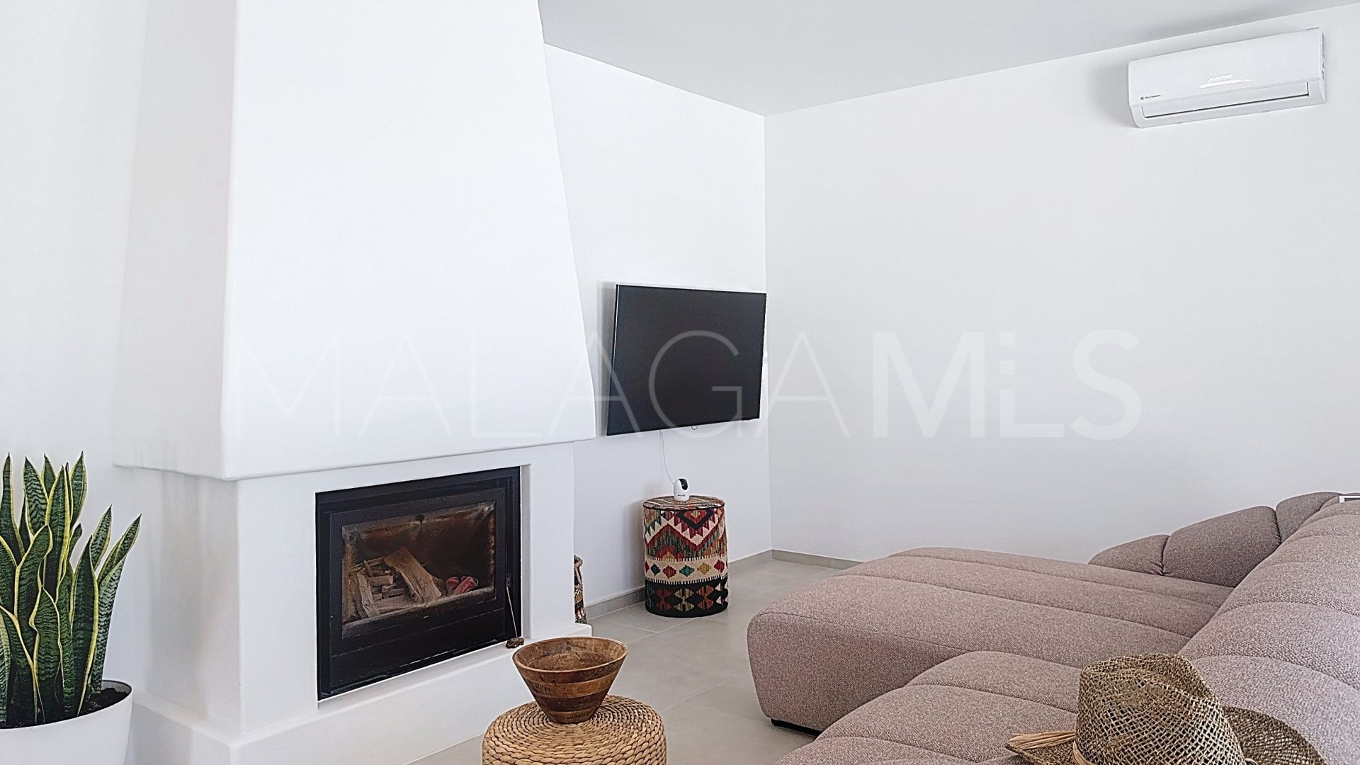 Buy villa in Don Pedro with 3 bedrooms