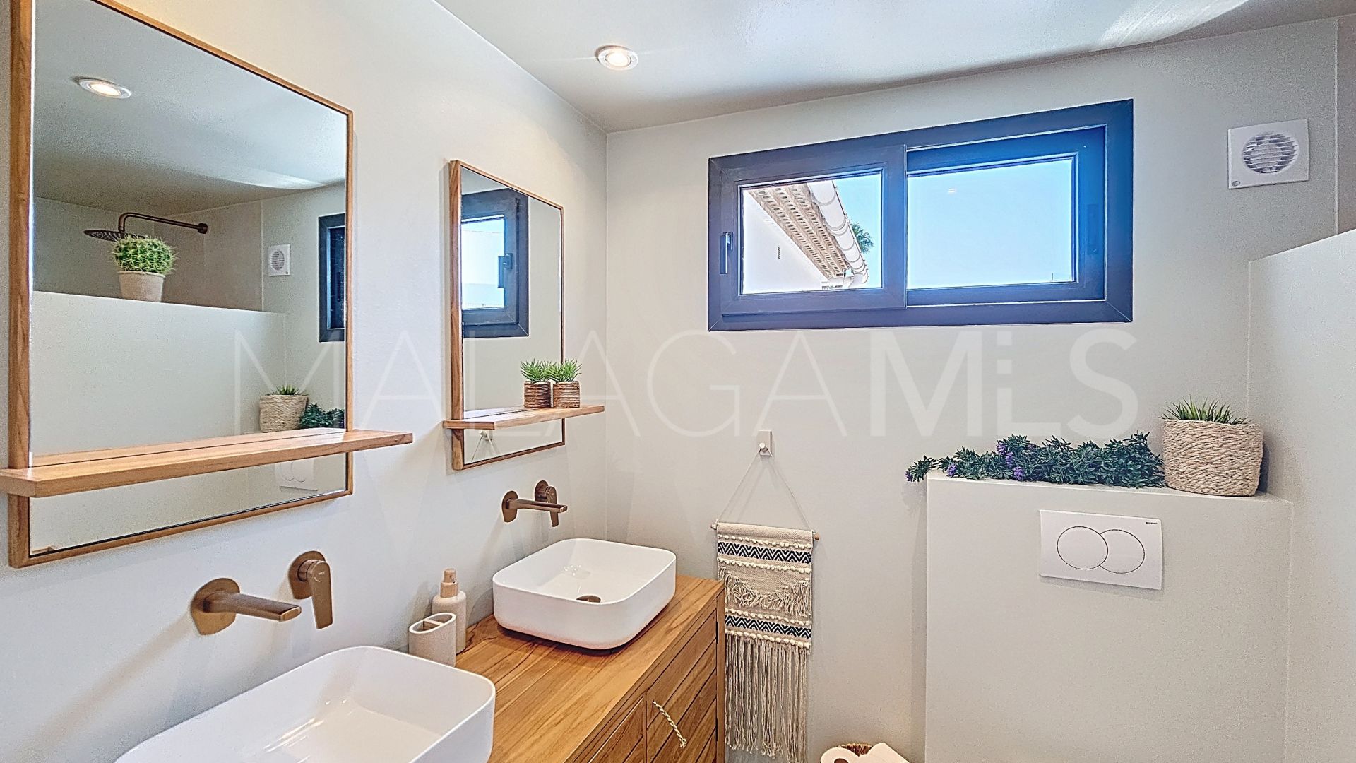 Buy villa in Don Pedro with 3 bedrooms