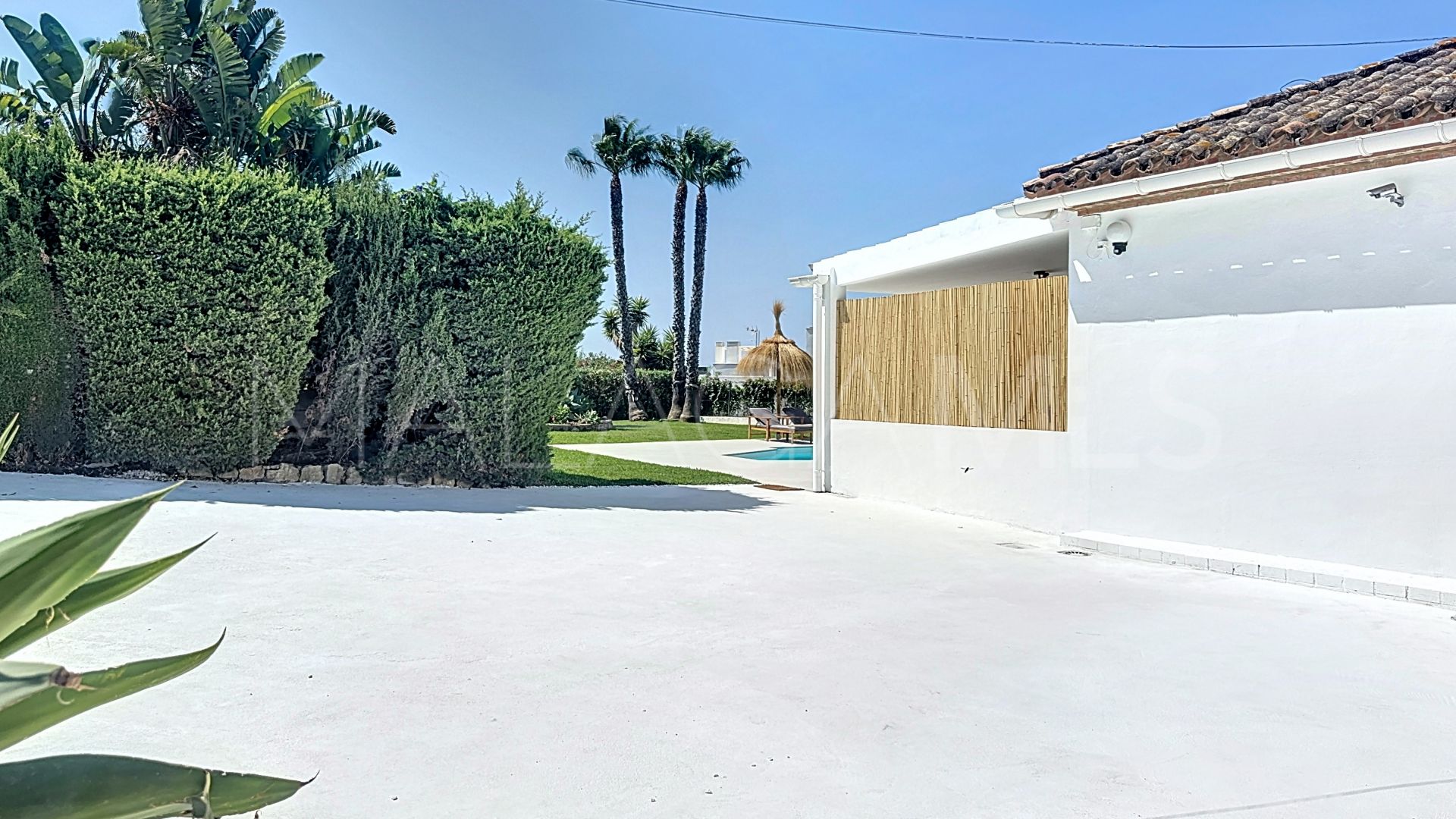 Buy villa in Don Pedro with 3 bedrooms