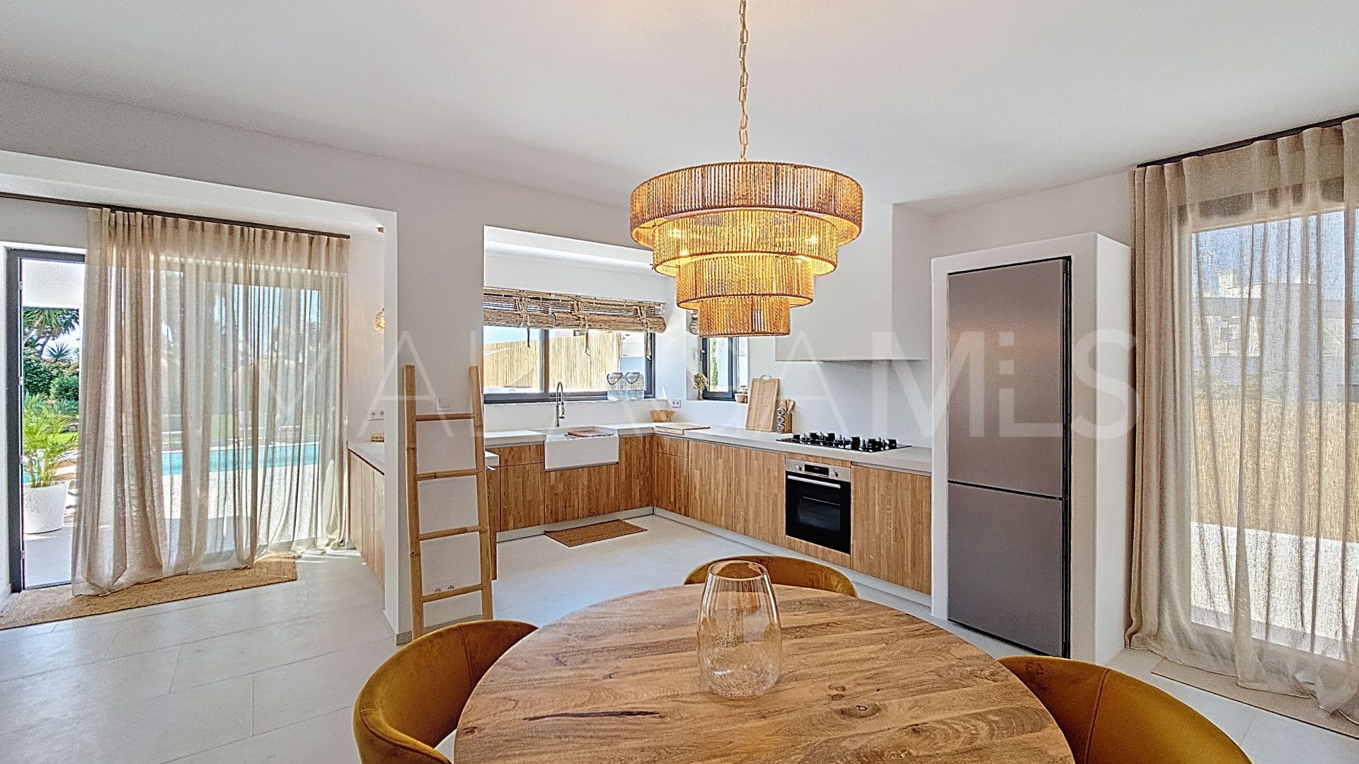 Buy villa in Don Pedro with 3 bedrooms