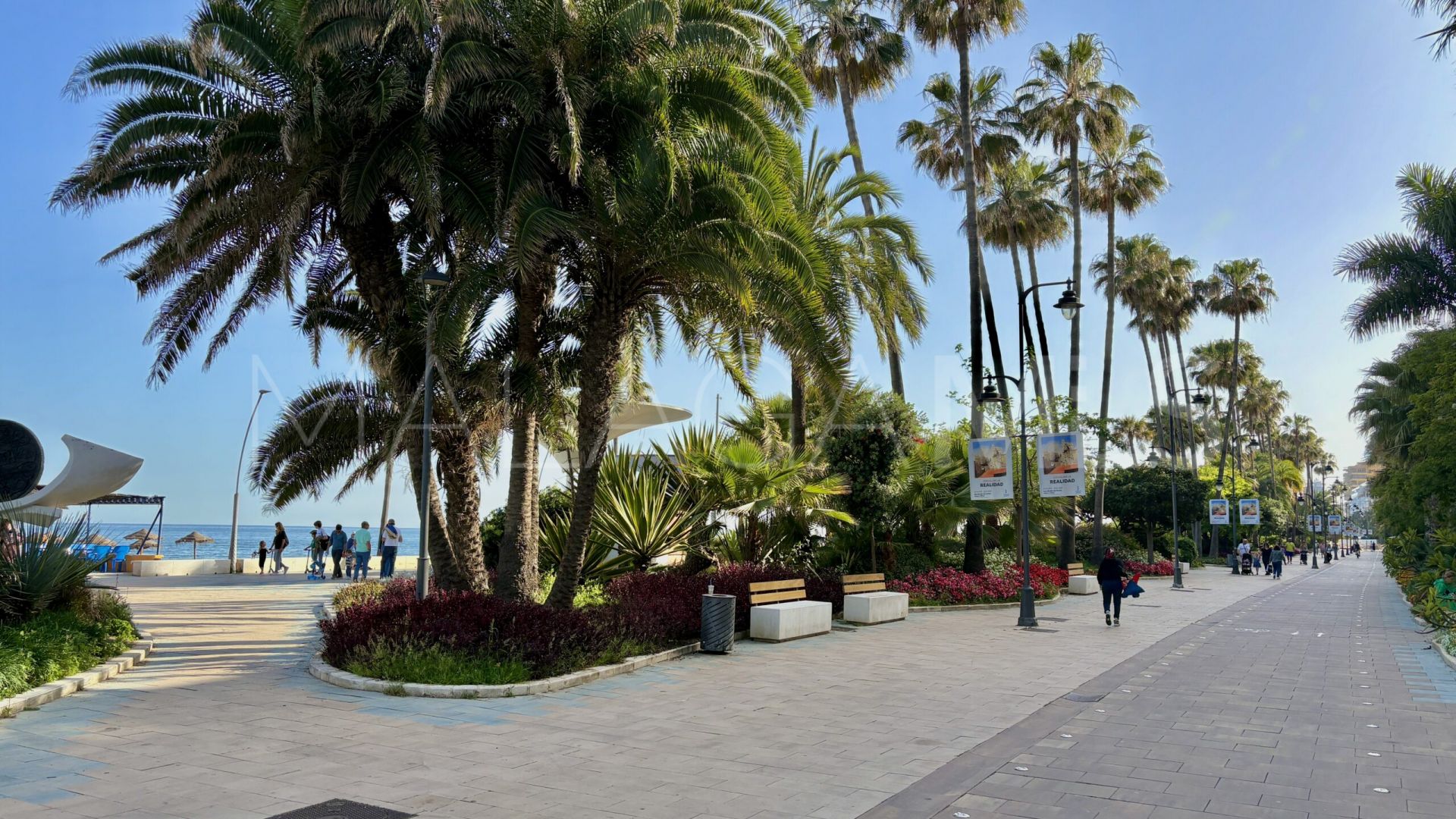 Lägenhet for sale in Estepona Puerto