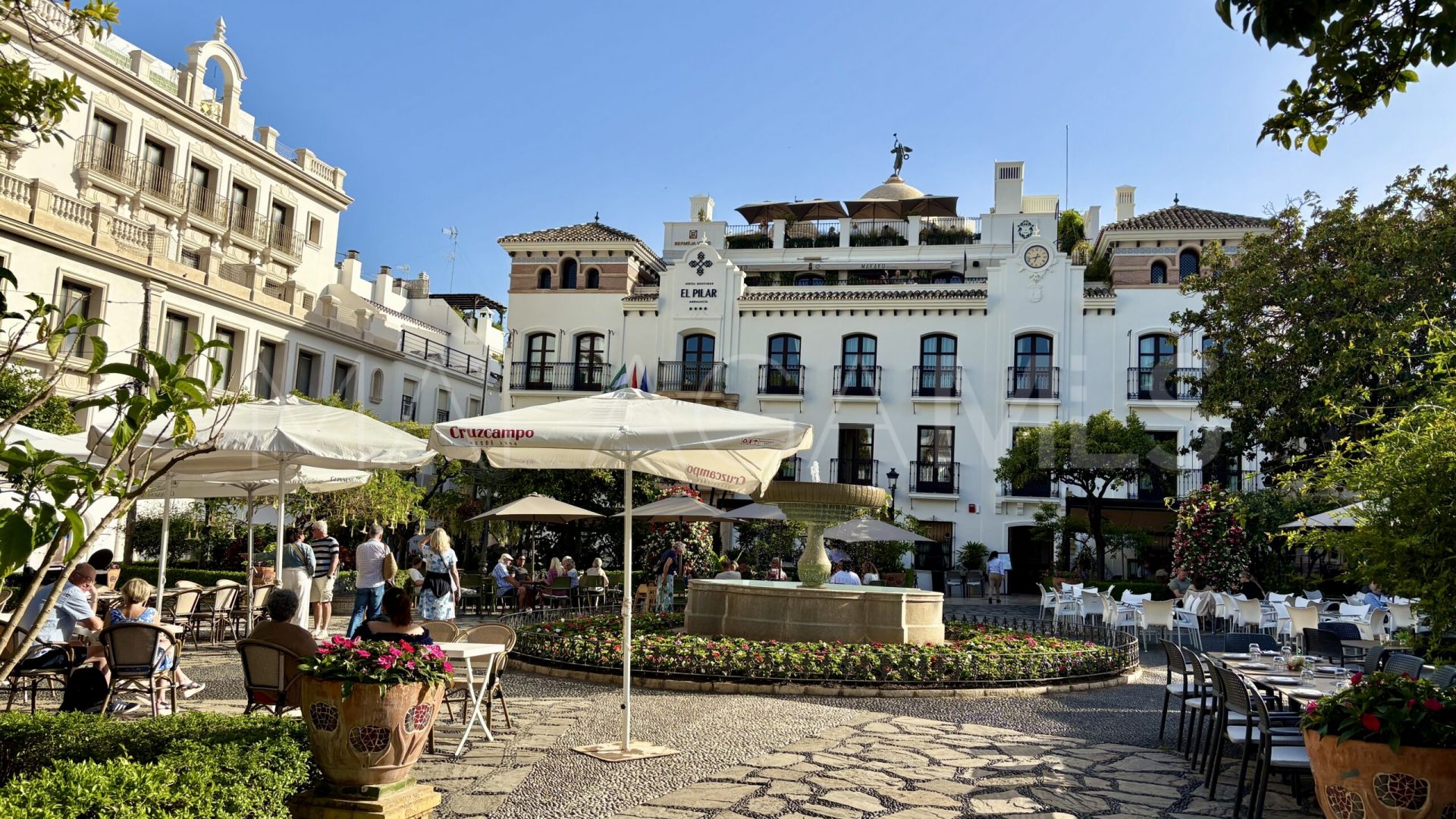 Lägenhet for sale in Estepona Puerto