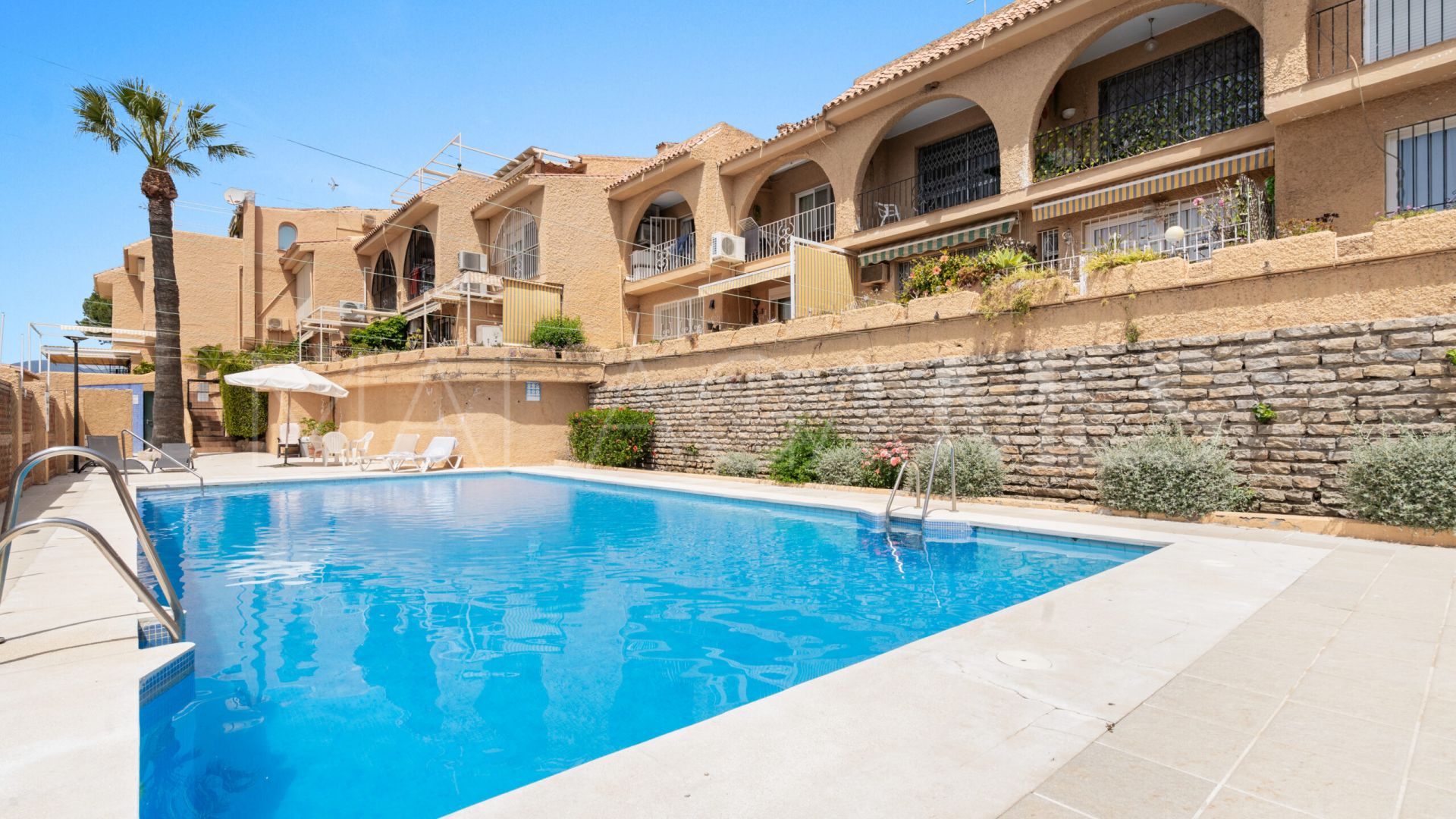 Lägenhet for sale in Estepona Puerto