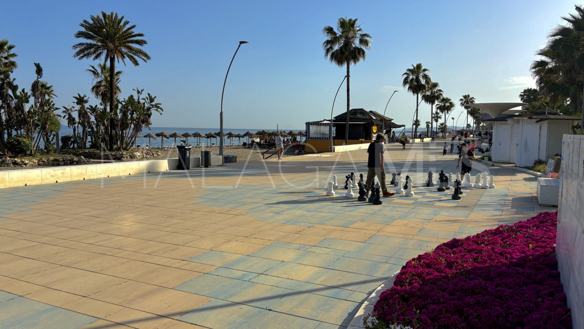 Lägenhet for sale in Estepona Puerto