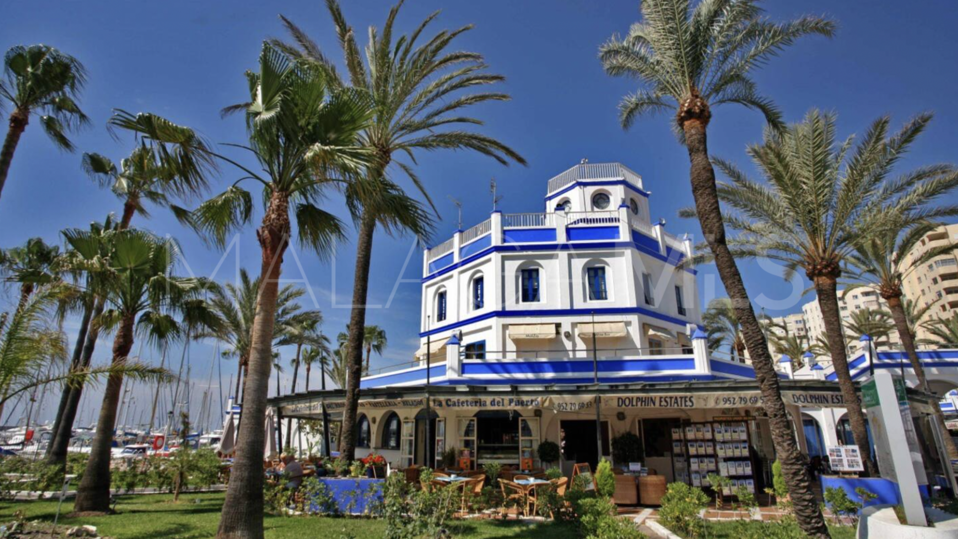 Lägenhet for sale in Estepona Puerto