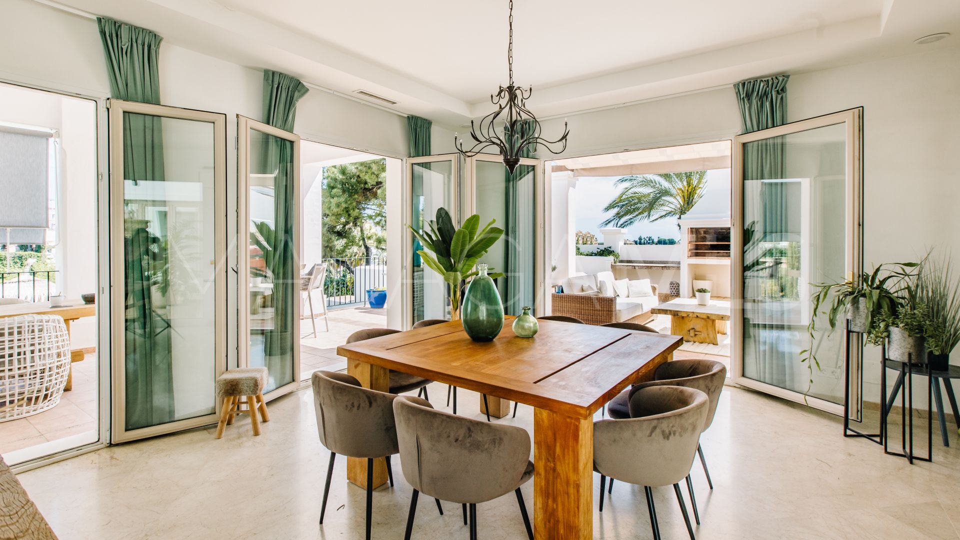 Buy villa in La Resina Golf