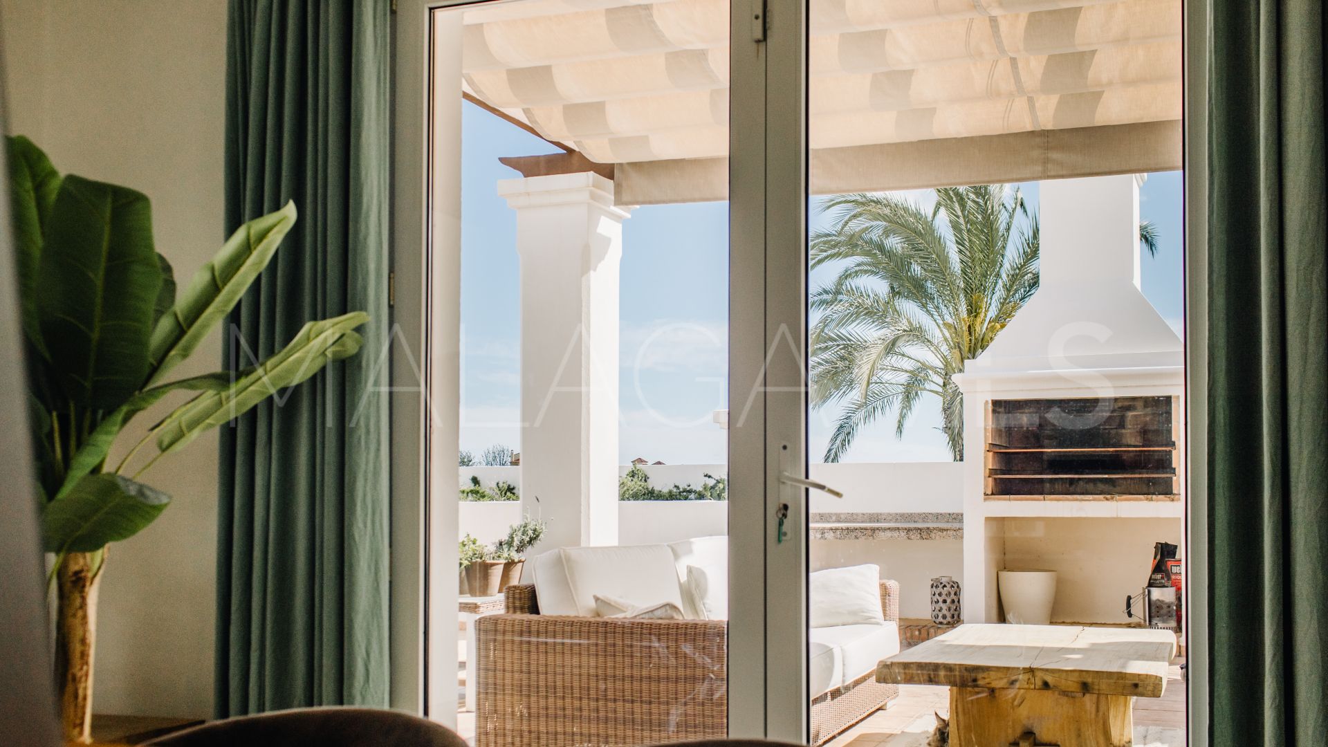 Buy villa in La Resina Golf