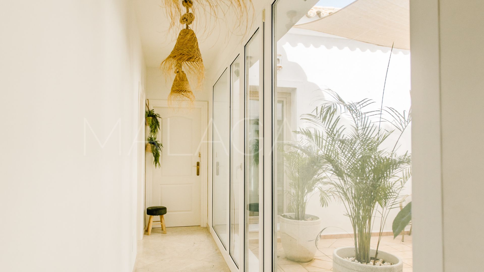 Buy villa in La Resina Golf