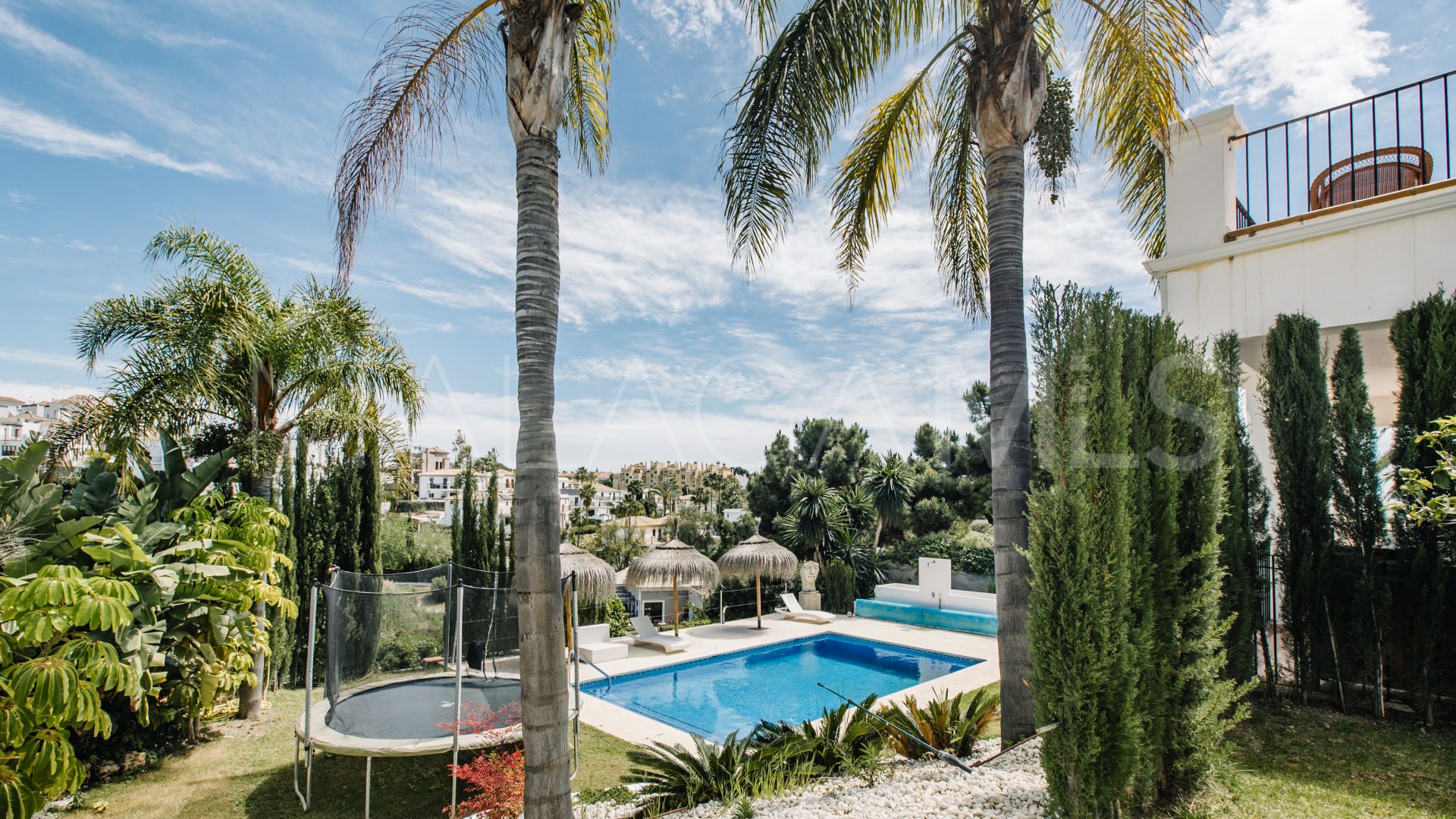Buy villa in La Resina Golf