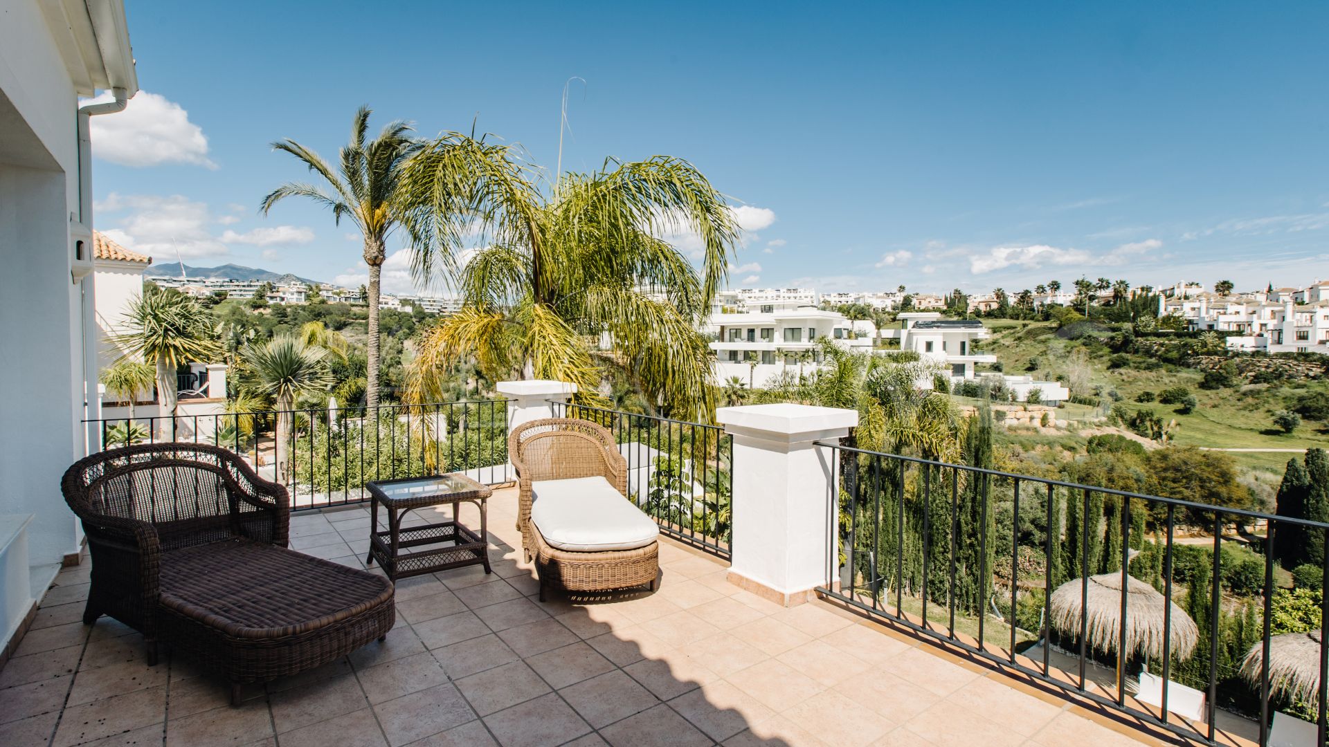 Buy villa in La Resina Golf