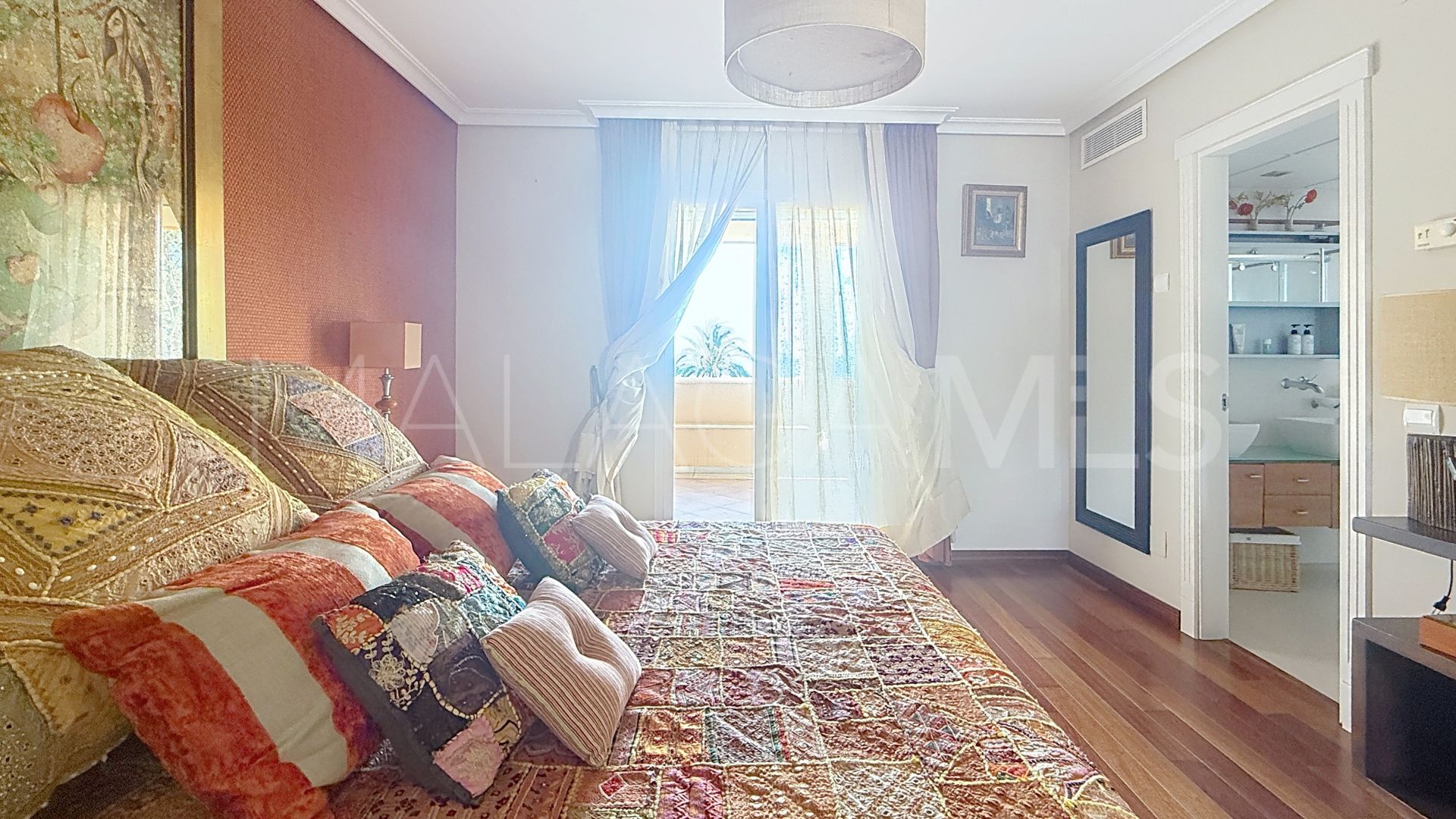 Villa for sale in Beach Side New Golden Mile