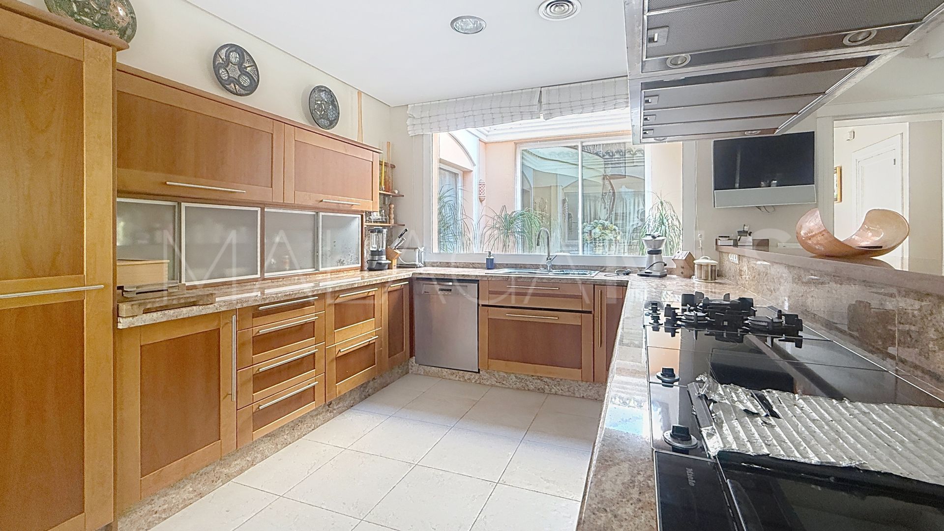 Villa for sale in Beach Side New Golden Mile